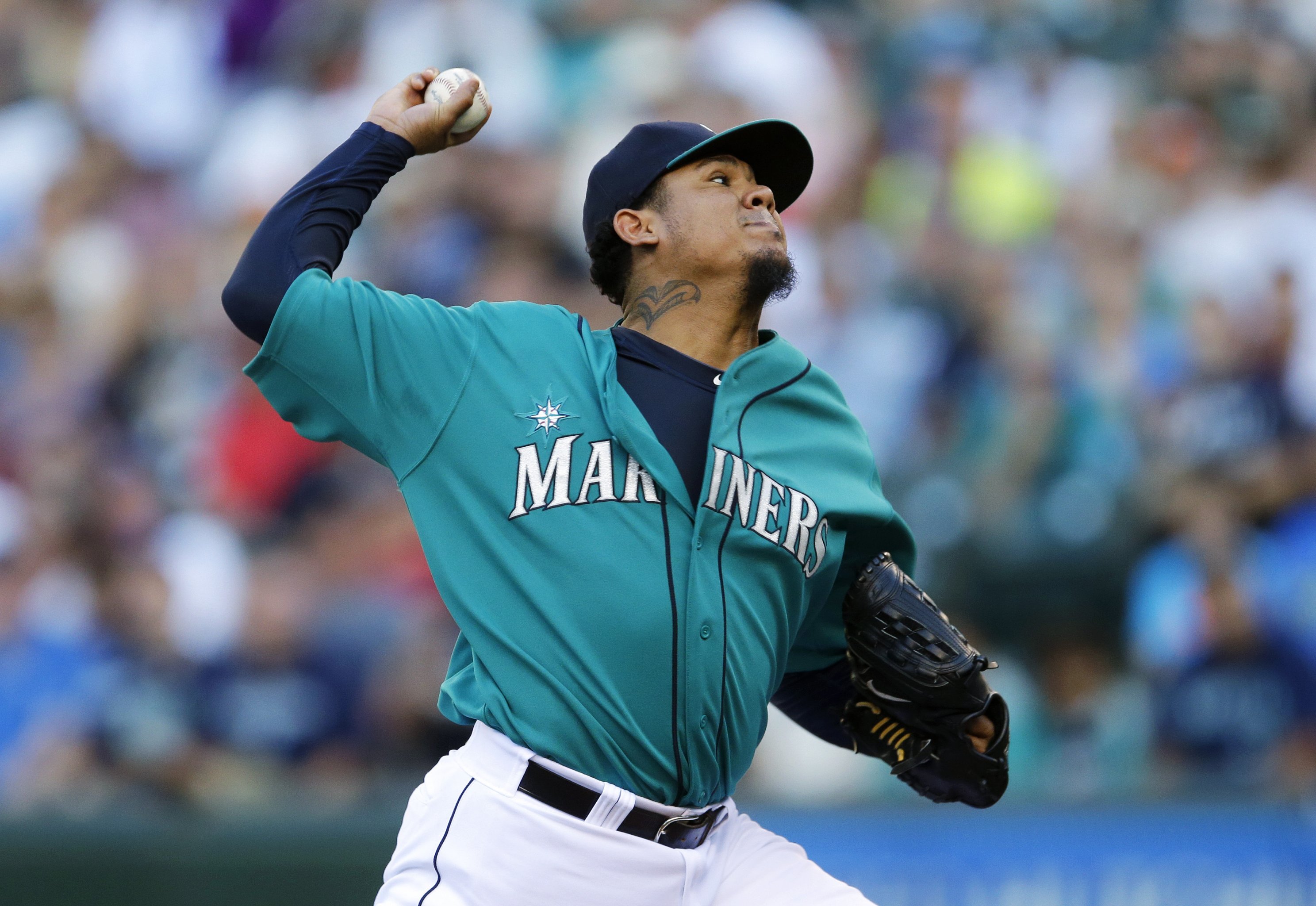 Martin, Cano help Mariners sweep, hand Reds 7th loss in row