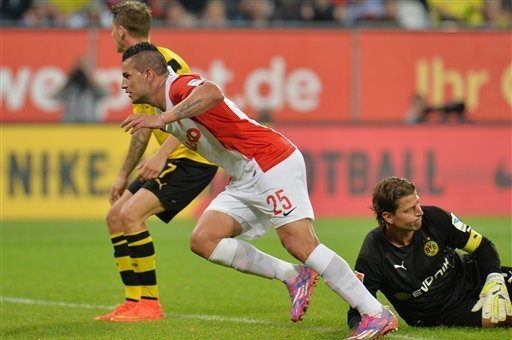 Stefan Kutschke of Dresden celebrates scoring the first team News Photo  - Getty Images