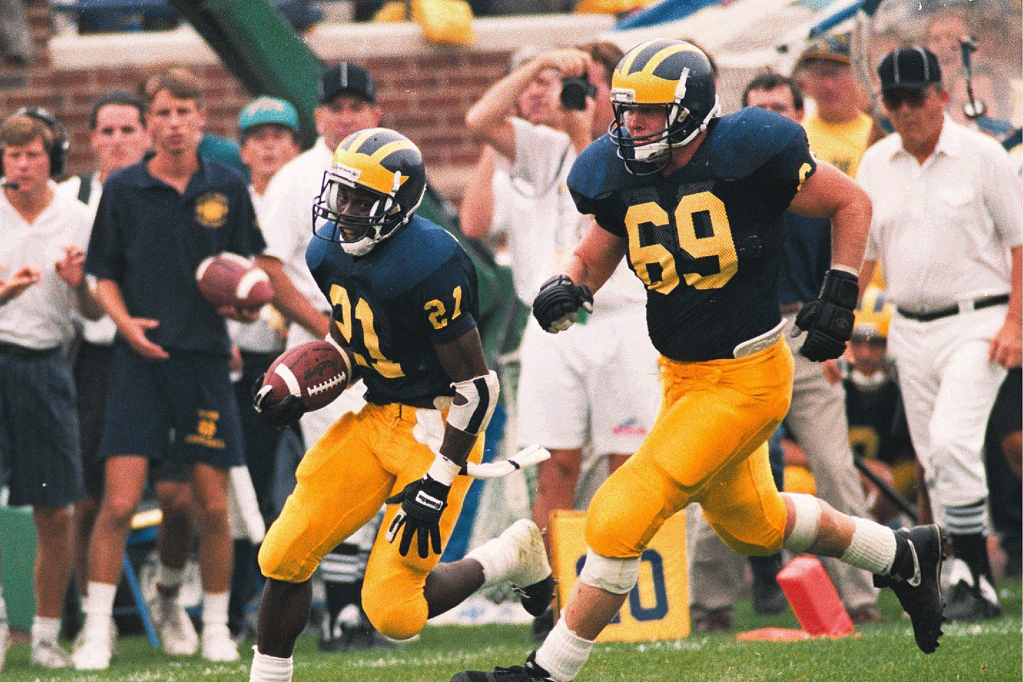 10 Best Players From The Michigan Notre Dame Rivalry Bleacher Report Latest News Videos And Highlights