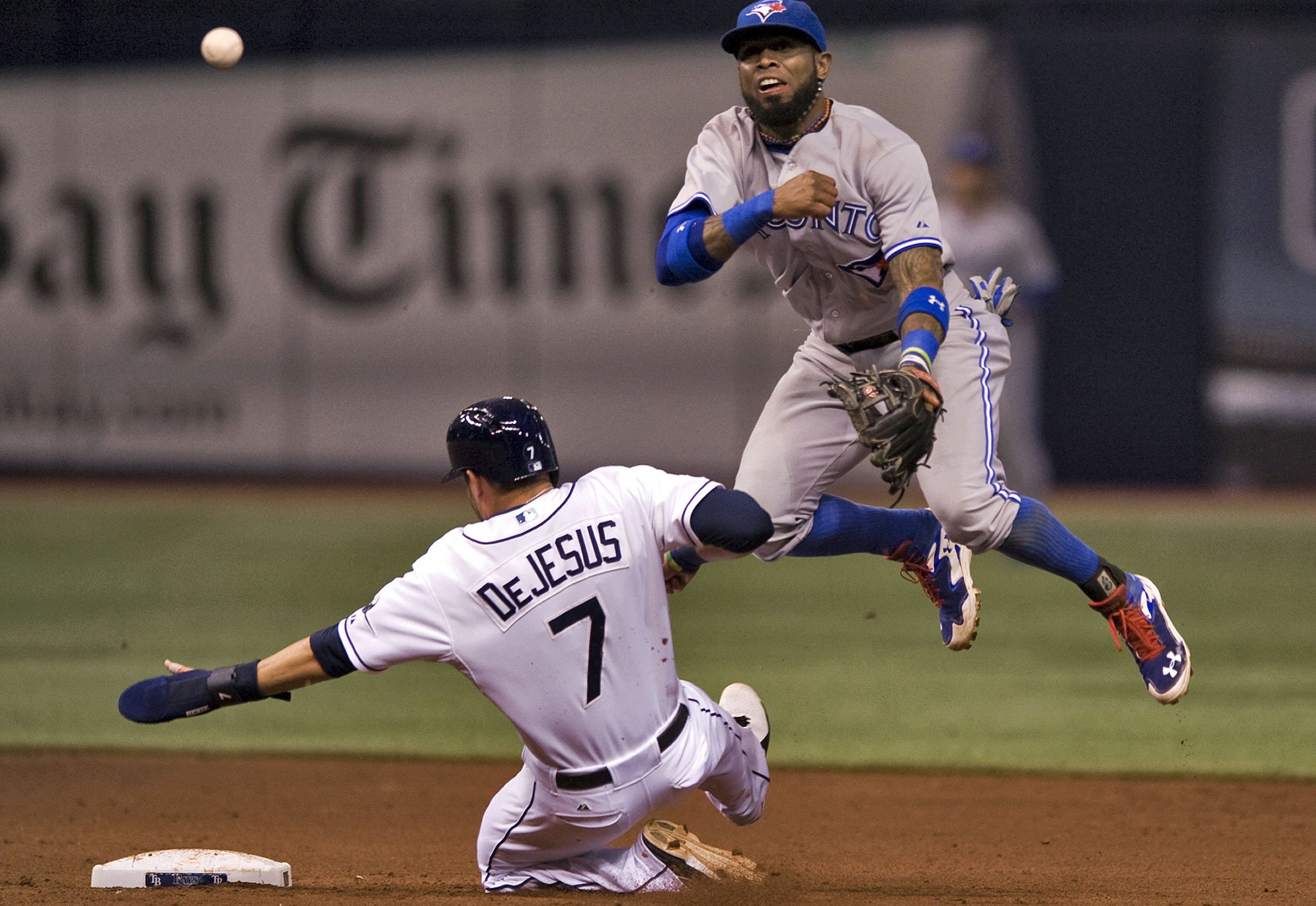Defensive misplays prove to be costly as Dodgers fall to Blue Jays in