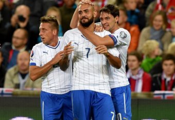 Emanuele Giaccherini and Mattia De Sciglio celebrate Simone Zaza's first international goal.