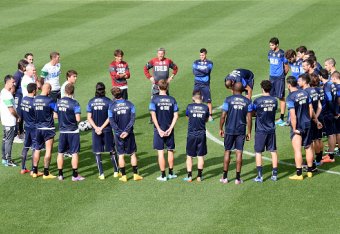 Conte addresses his team in training before facing off against Malta.