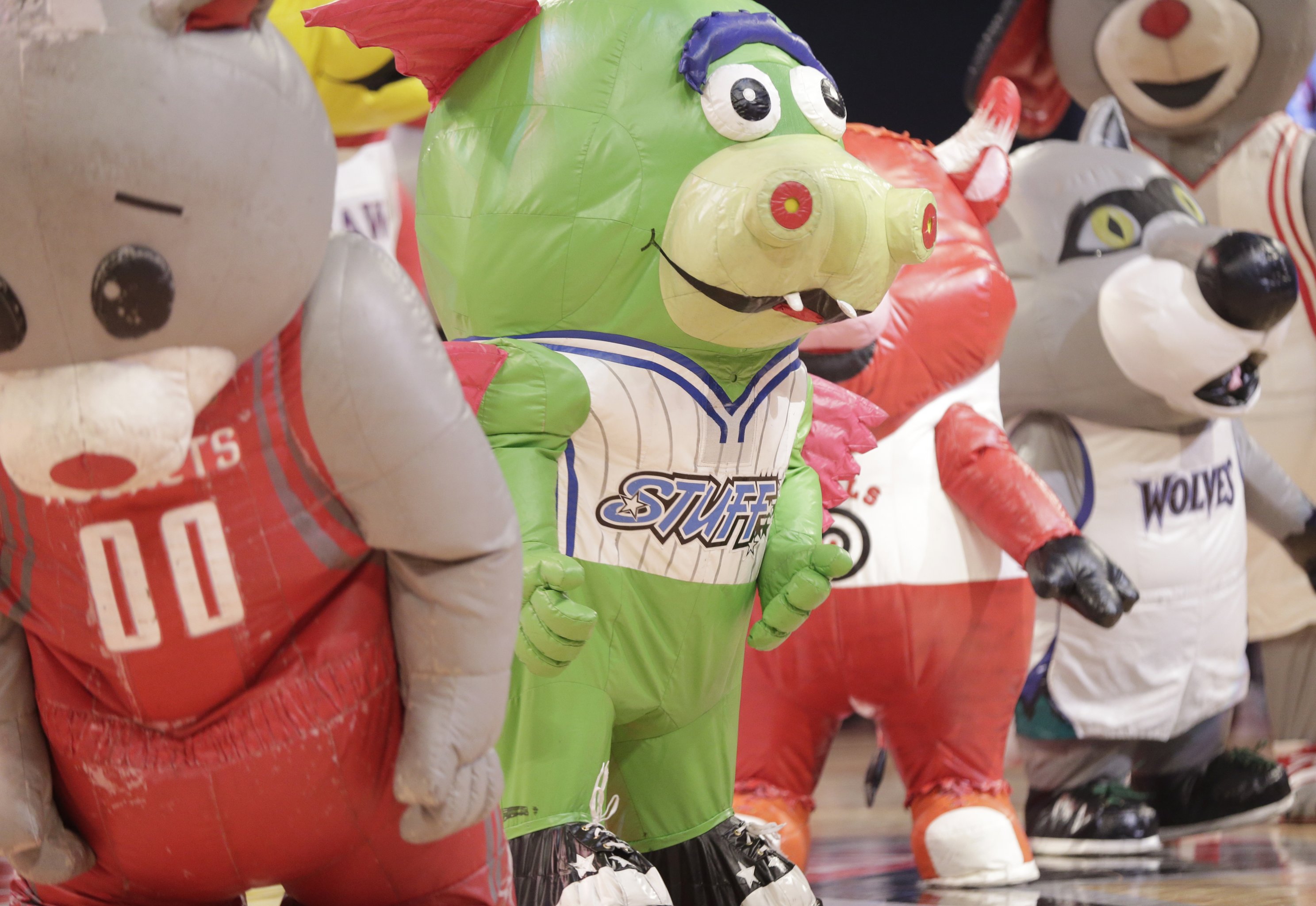 11 Embarrassing Incidents Caused By Mascots