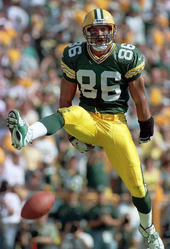 Kicker Chris Jacke of the Green Bay Packers kicks a field goal during  News Photo - Getty Images