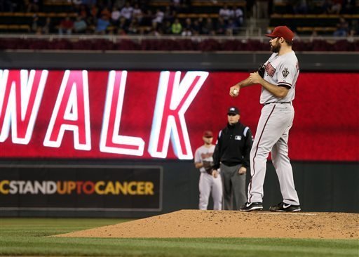 D-backs' manager Chip Hale is impressed with David Peralta's improved swing