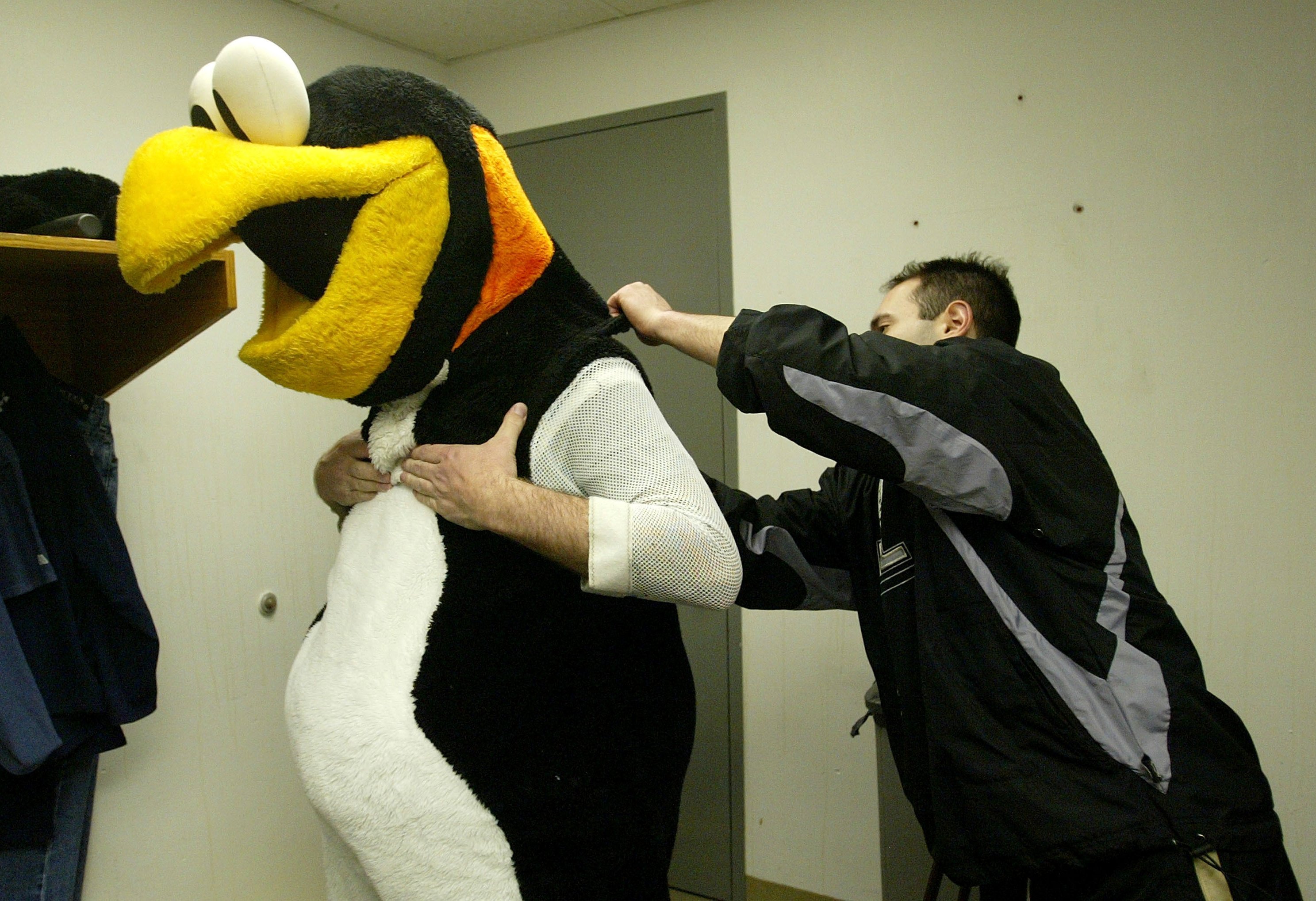 Bleacher Creatures Pittsburgh Penguins Iceburgh 10 Mascot Plush Figure