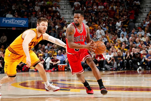 2015-16 Derrick Rose Game Worn & Signed Chicago Bulls Sneakers