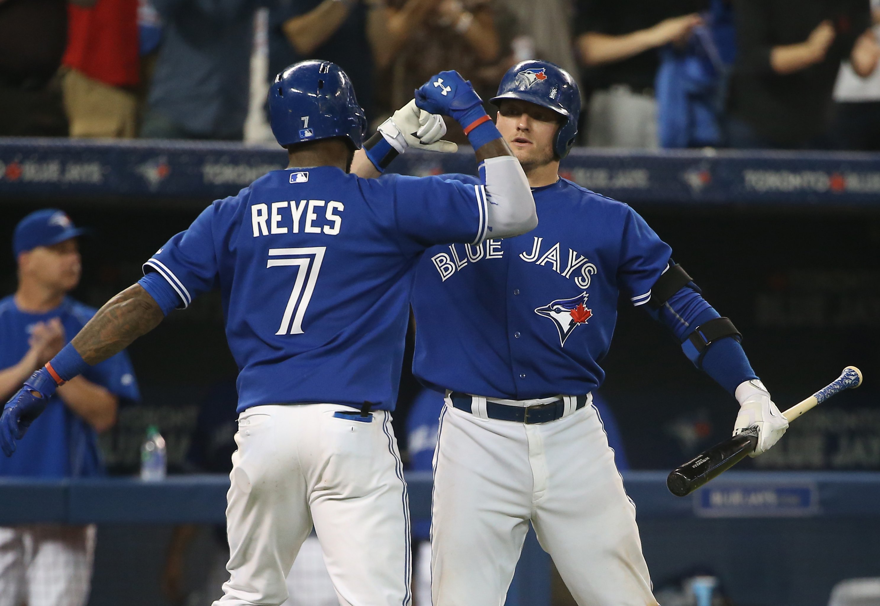 Royals C Salvador Perez used Tigers 1B Miguel Cabrera's bat for