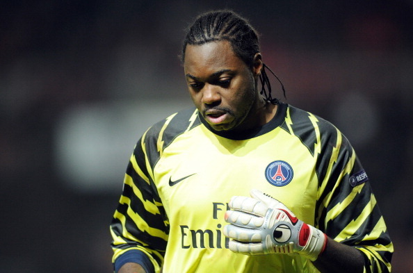 Paris Saint Germain goalkeeper Mickael Landreau News Photo - Getty