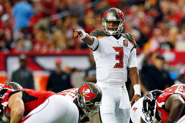 Kwon Alexander stars for Bucs after death of brother