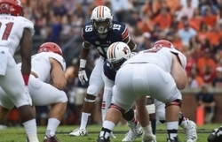 Auburn DB Nick Ruffin (center)