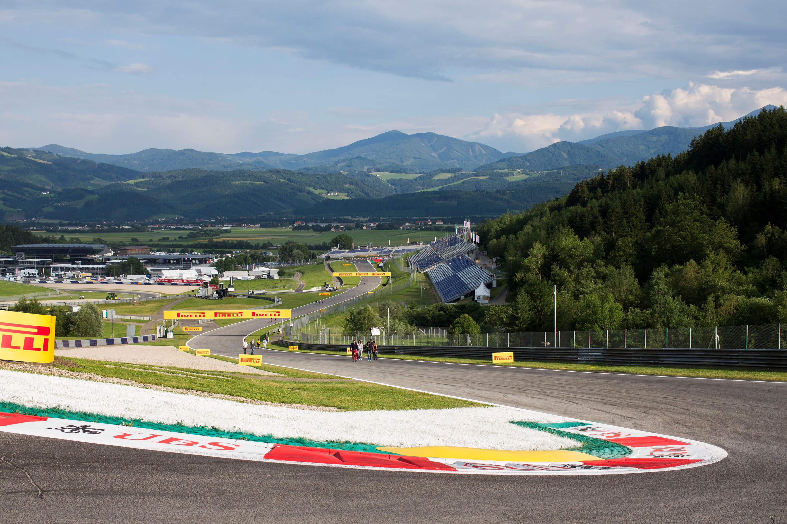 Austrian Grand Prix 16 Preview Start Time Tv Info Weather Schedule Odds Bleacher Report Latest News Videos And Highlights