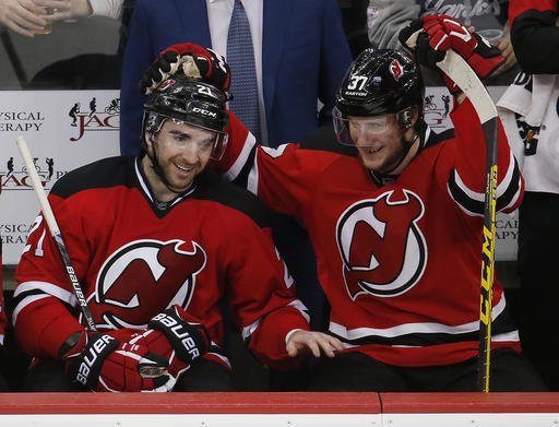 Hedman ignites 3-goal third, Lightning beat New Jersey 6-3.