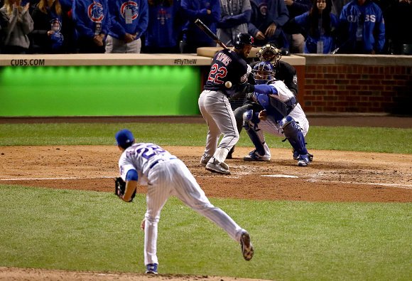 Rizzo, Zobrist lead Cubs' offensive outburst in Game 2