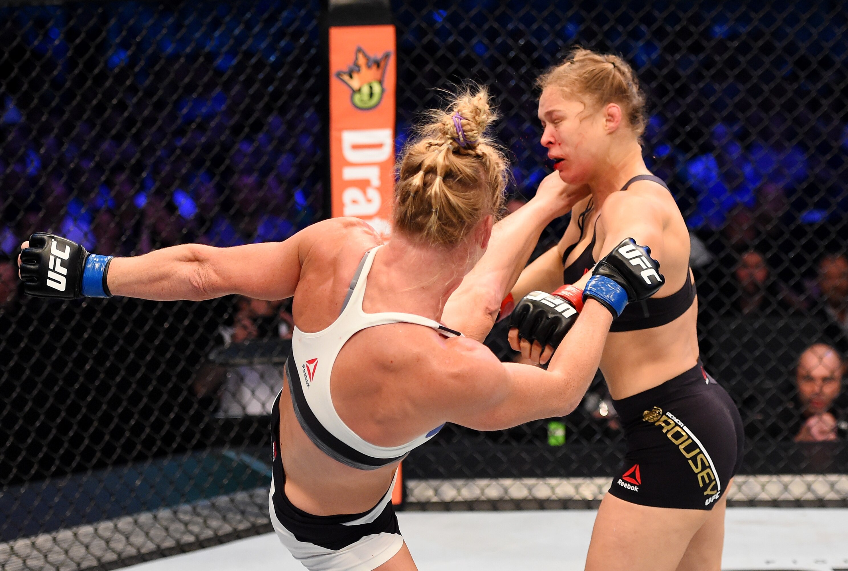 Holly Holm Gets Serenaded With Frankie Valli By Ufc 194 Weigh In Crowd Bleacher Report Latest News Videos And Highlights