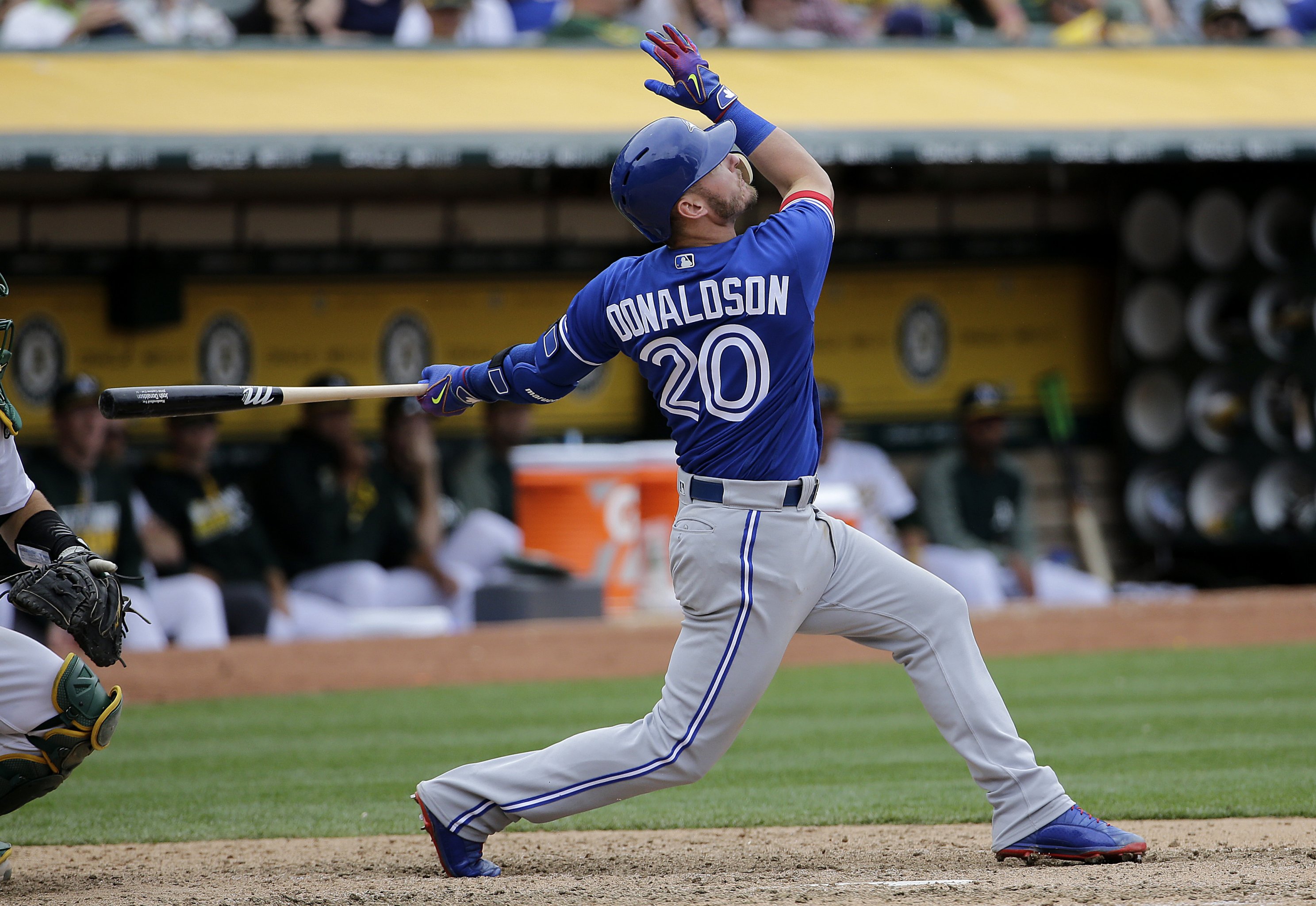 Josh Donaldson takes his trash to the parking lot, gets in Giolito's face