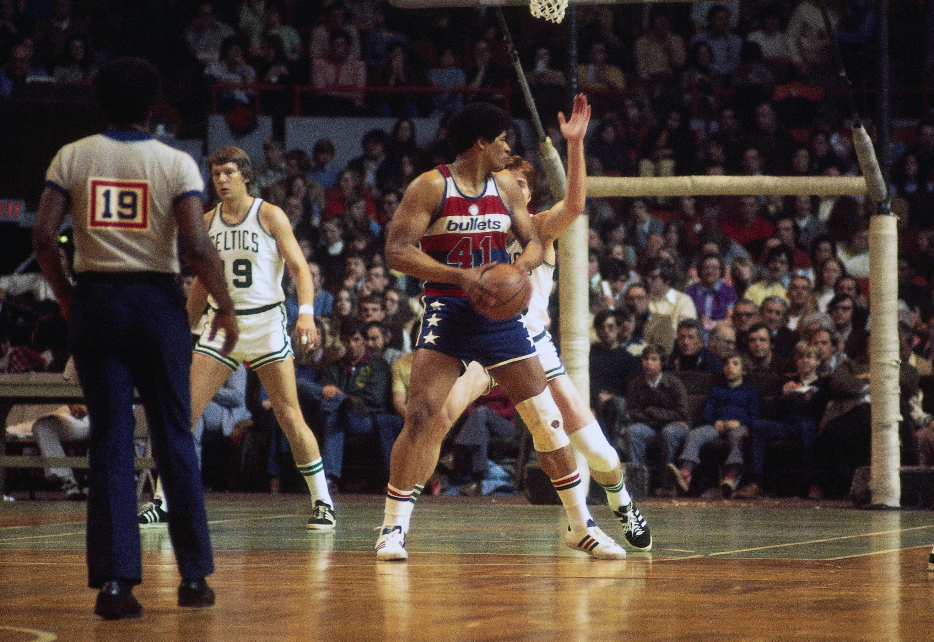 Buffalo Braves Bob McAdoo in action, layup vs Washington Bullets