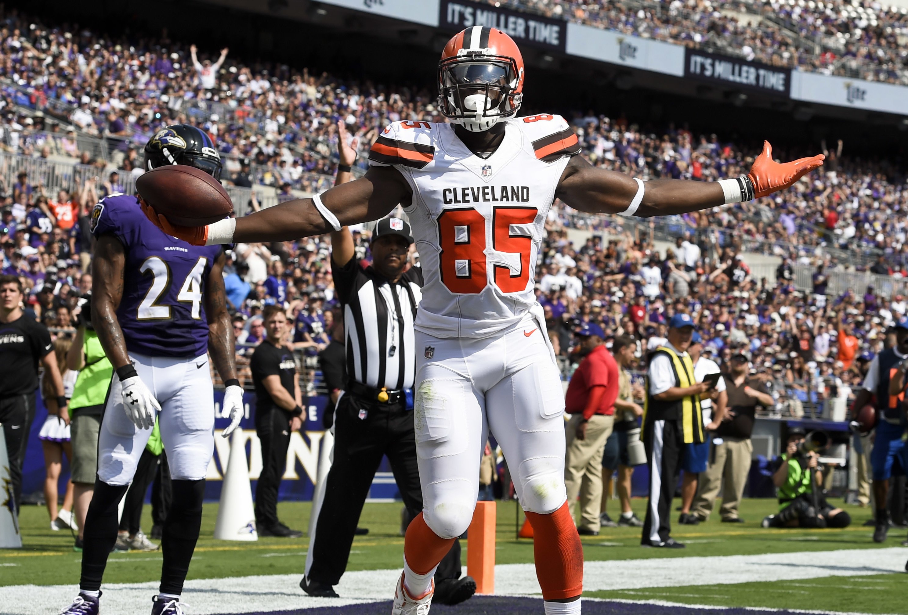 Cleveland Browns tight end David Njoku climbs out of 'a mental pit'