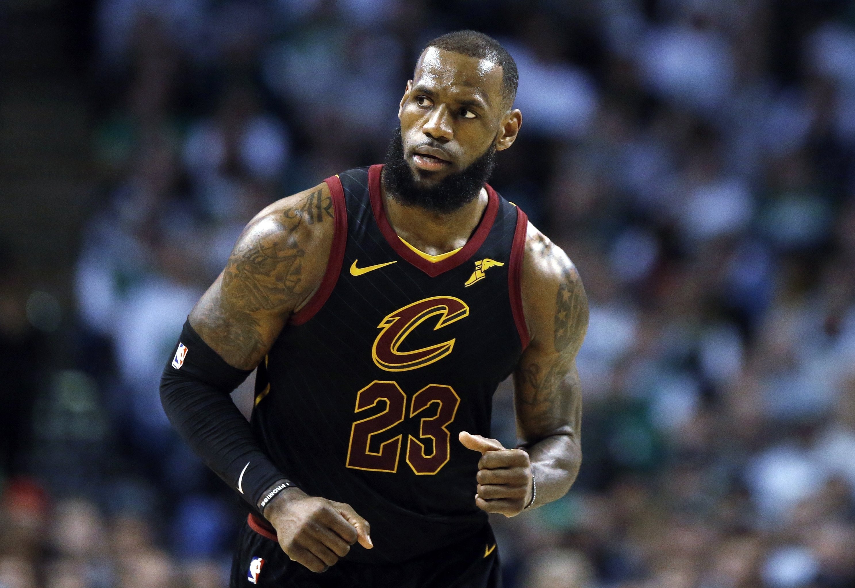 LeBron James Opts Not to Feed Into LA Rumor Mill - Sports Illustrated