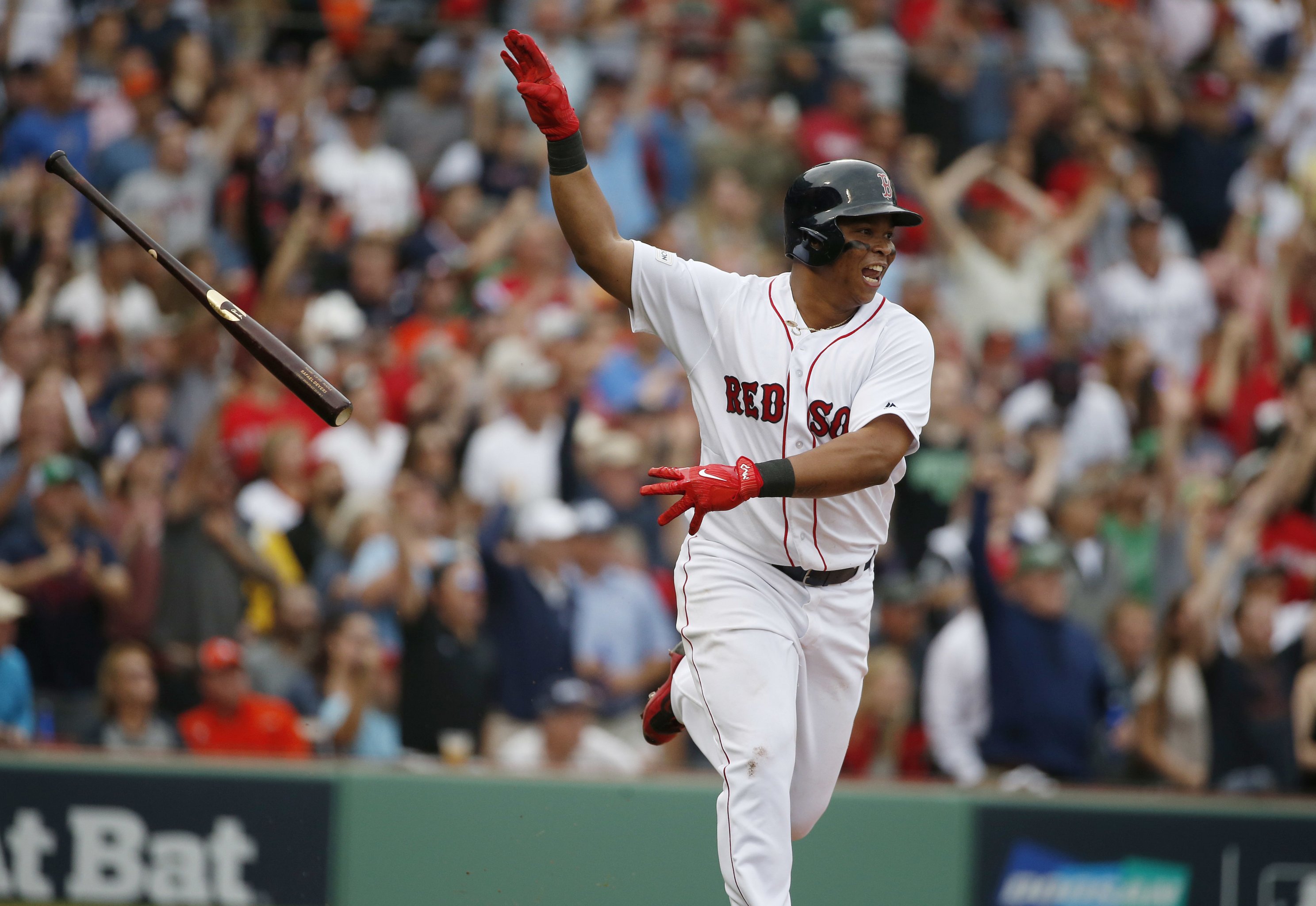 Rafael Devers talked with Adrian Beltre (Boston Red Sox's Mitch