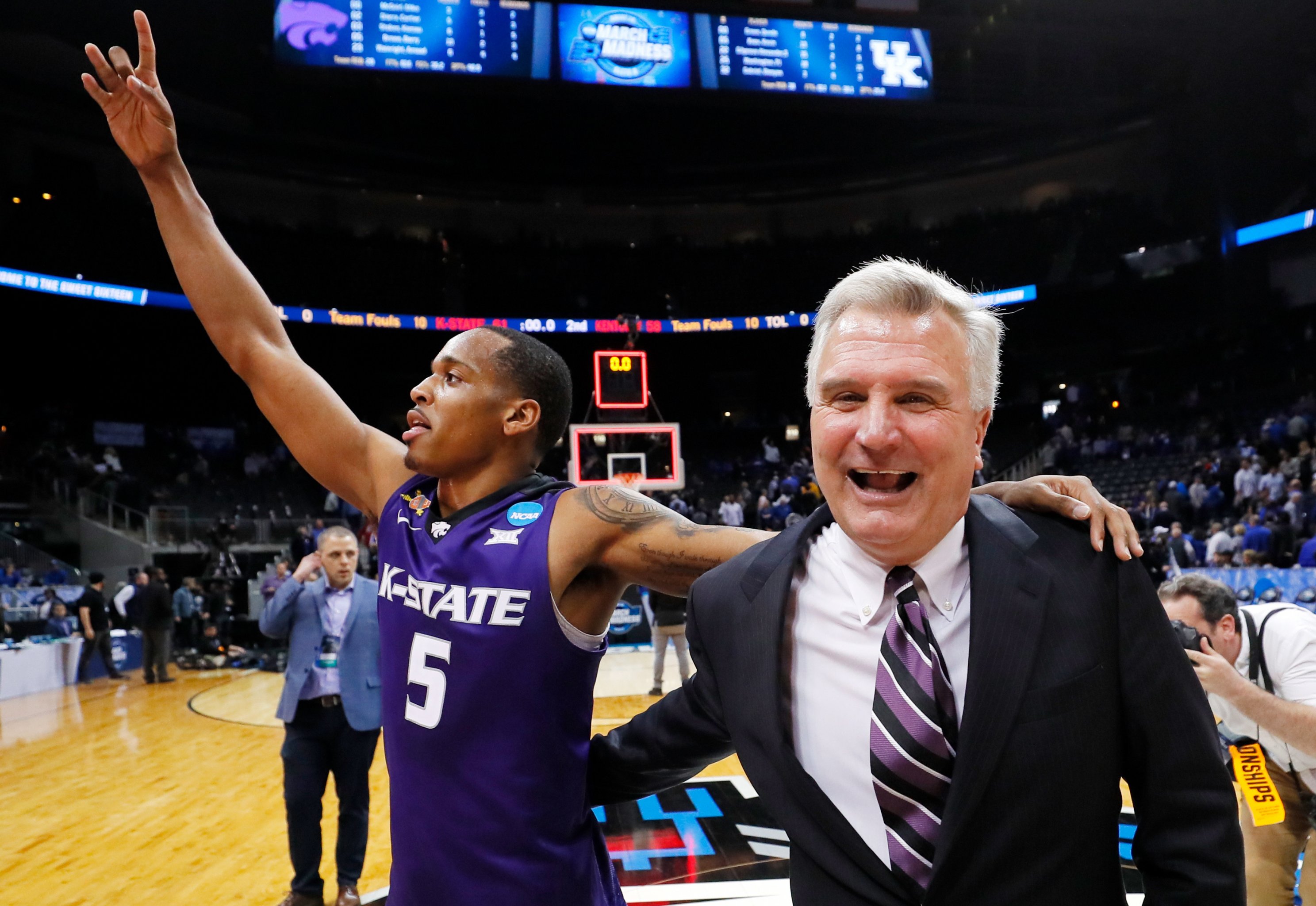 Ncaa Tournament 2018 Thursday S Sweet 16 Winners And Losers