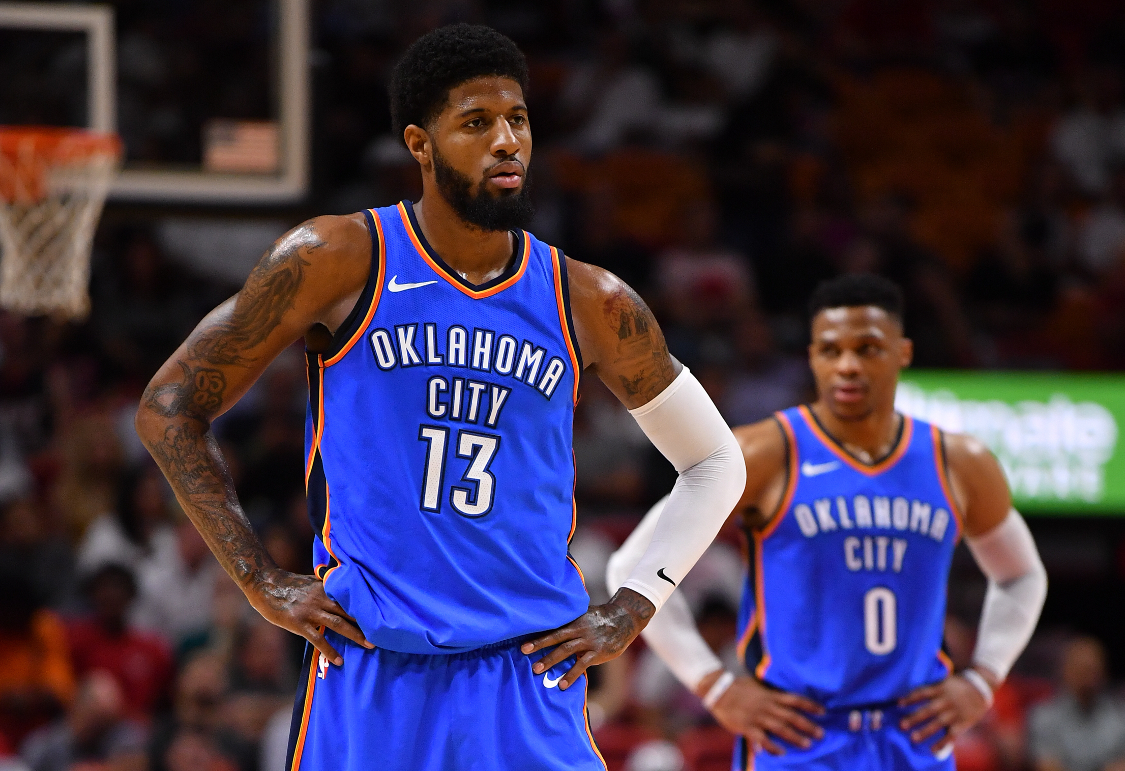 Game delayed when Memphis Grizzlies, Oklahoma City Thunder wore similar  uniforms for tipoff - ESPN