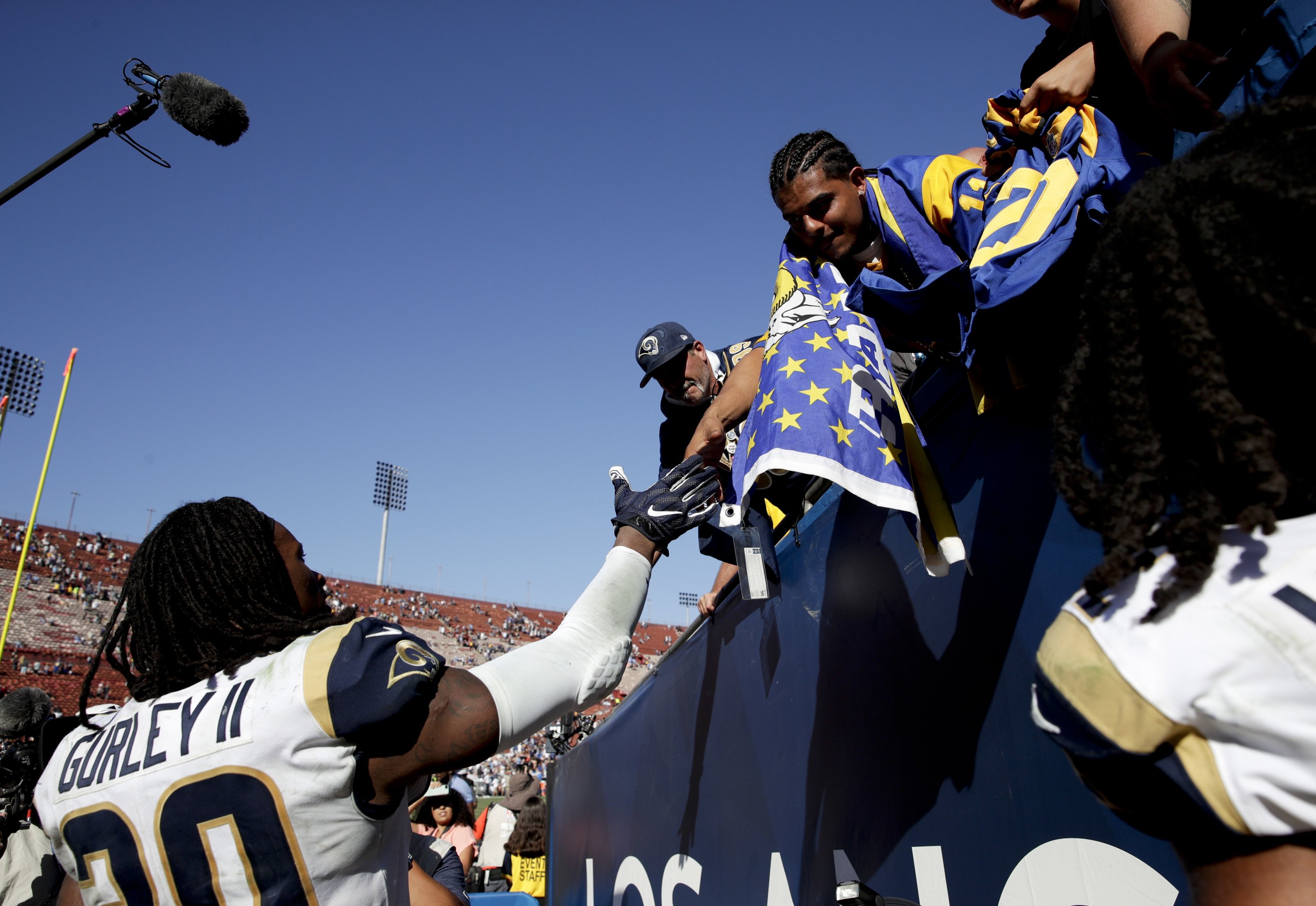 The one flaw in the Rams' otherwise perfect throwback uniforms