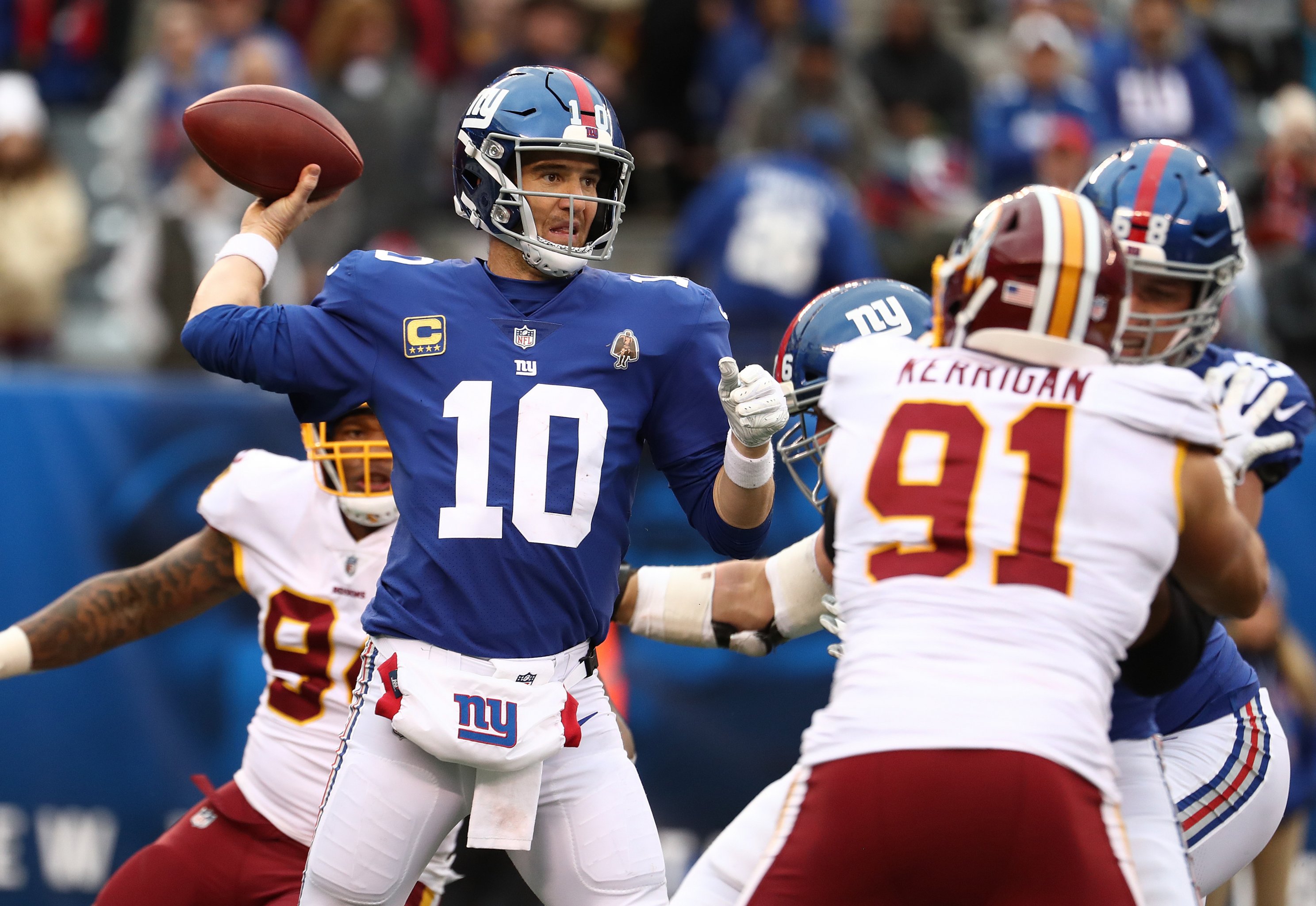 Giants' undermanned defense turns in dominant performance