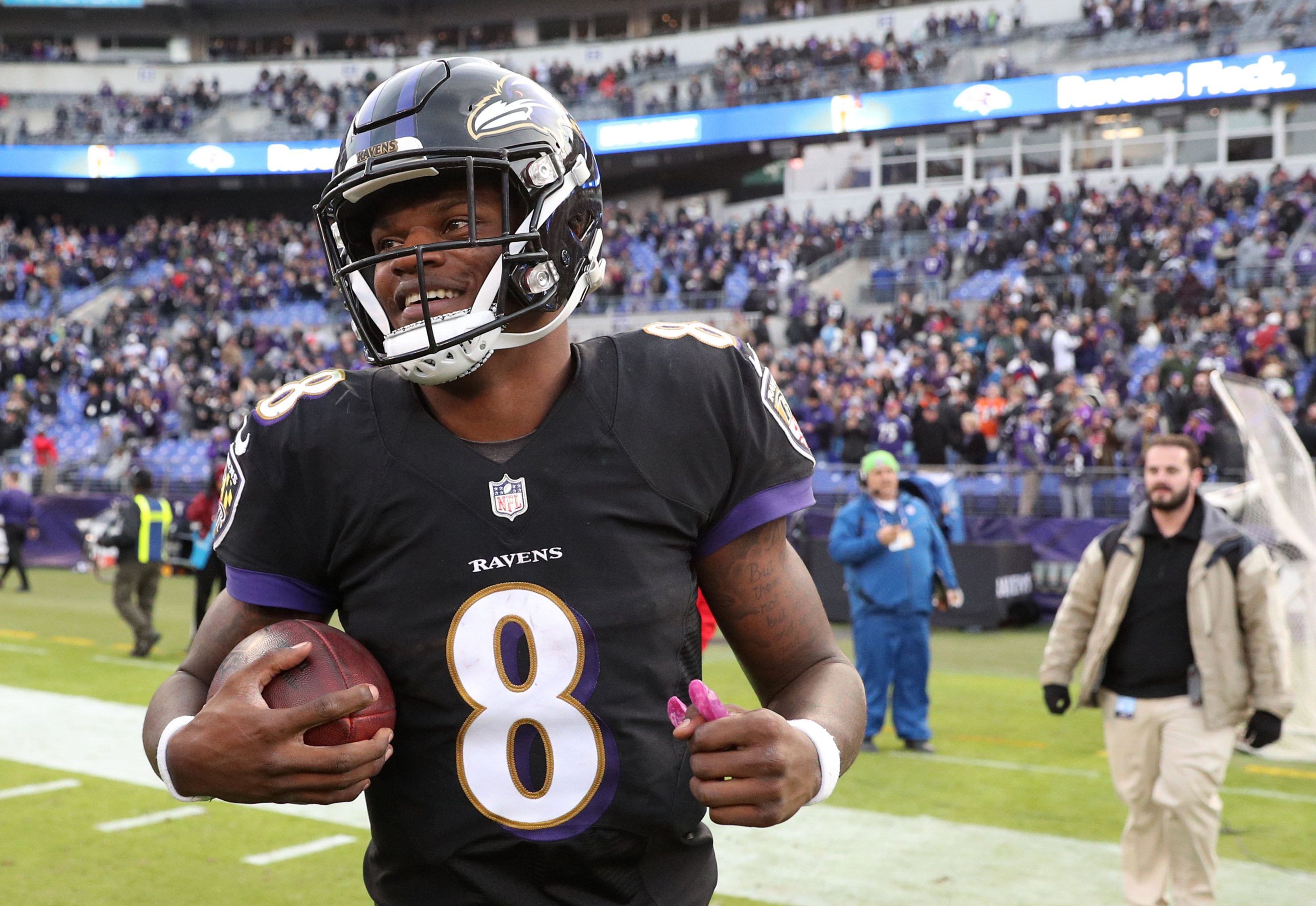 NFL picks, predictions for Week 12: Ravens bury Browns; Bucs cool Colts;  Steelers stay in AFC hunt