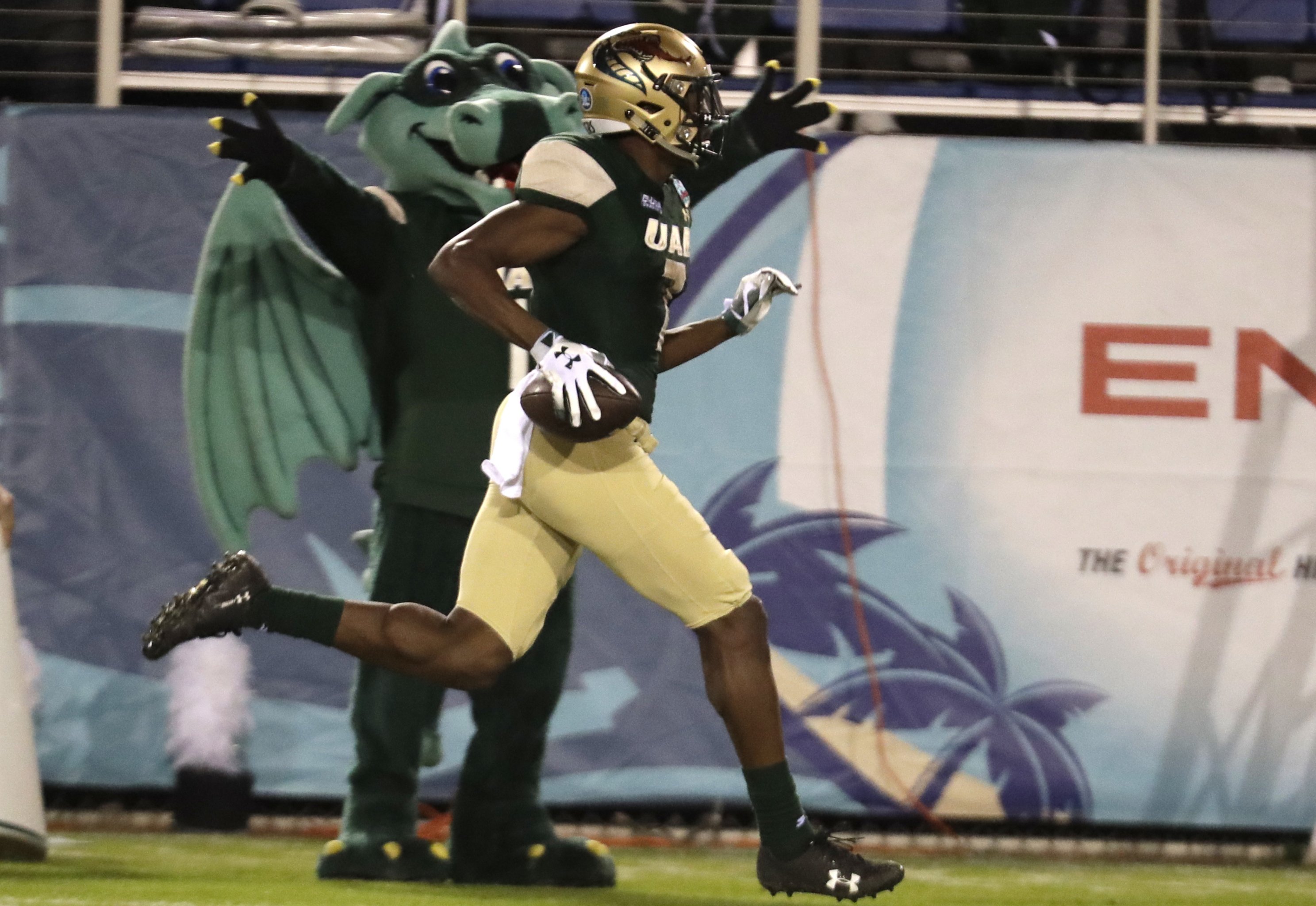 Ranking Every Fbs Conference After The 2018 19 Season Bleacher
