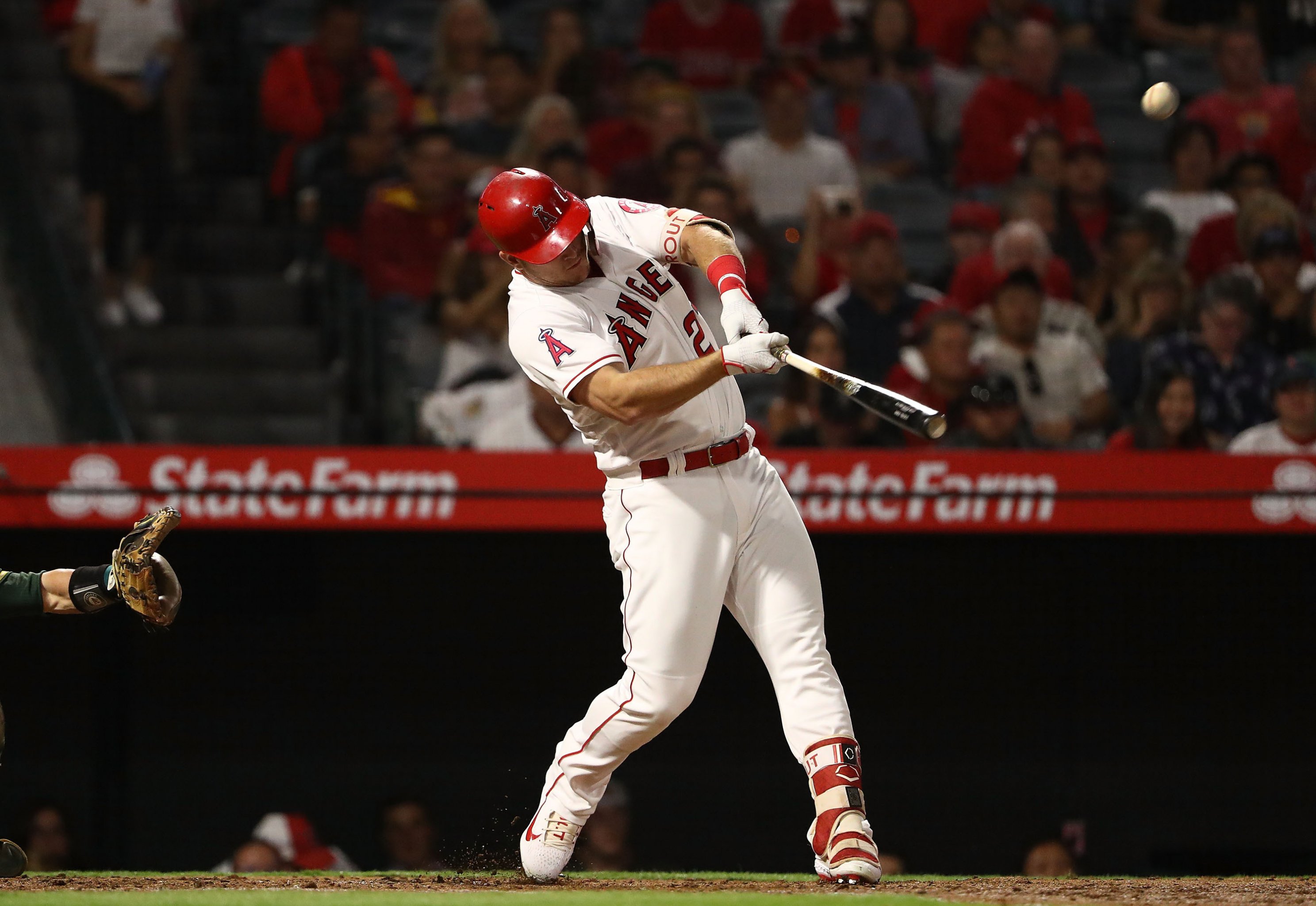 Video: Rhys Hoskins unleashes incredible bat spike after home run