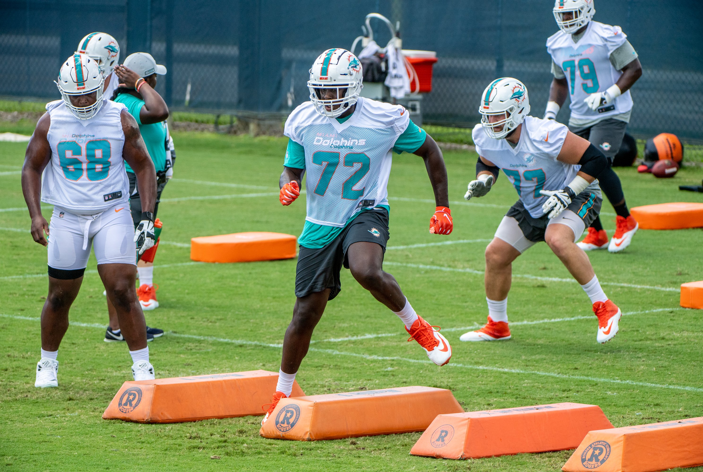 Miami Dolphins' first official depth chart lists Frank Gore as possible  starter – Sun Sentinel