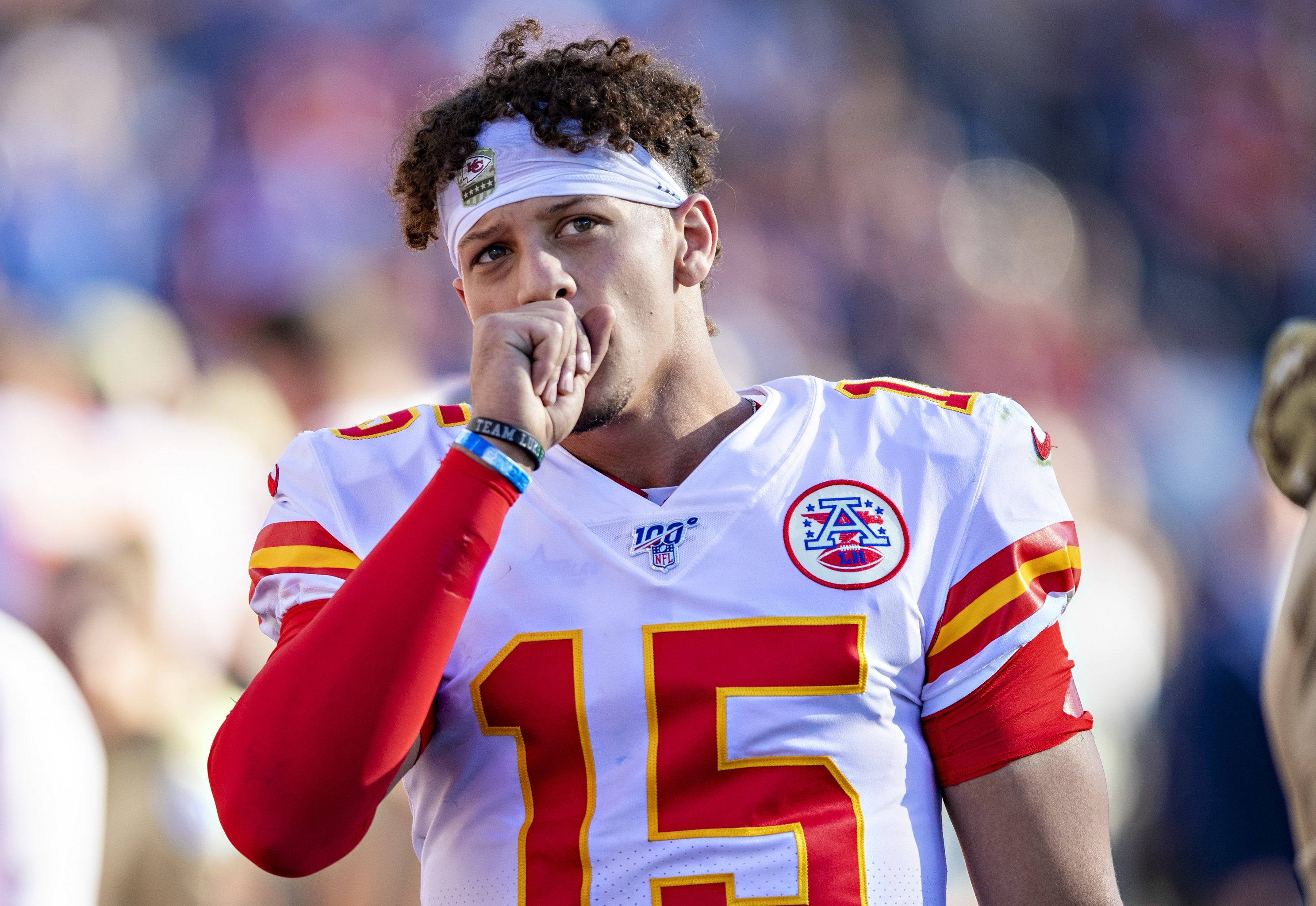 Patrick Mahomes Joins Analyst in Roasting Travis Kelce's Game Day Outfit