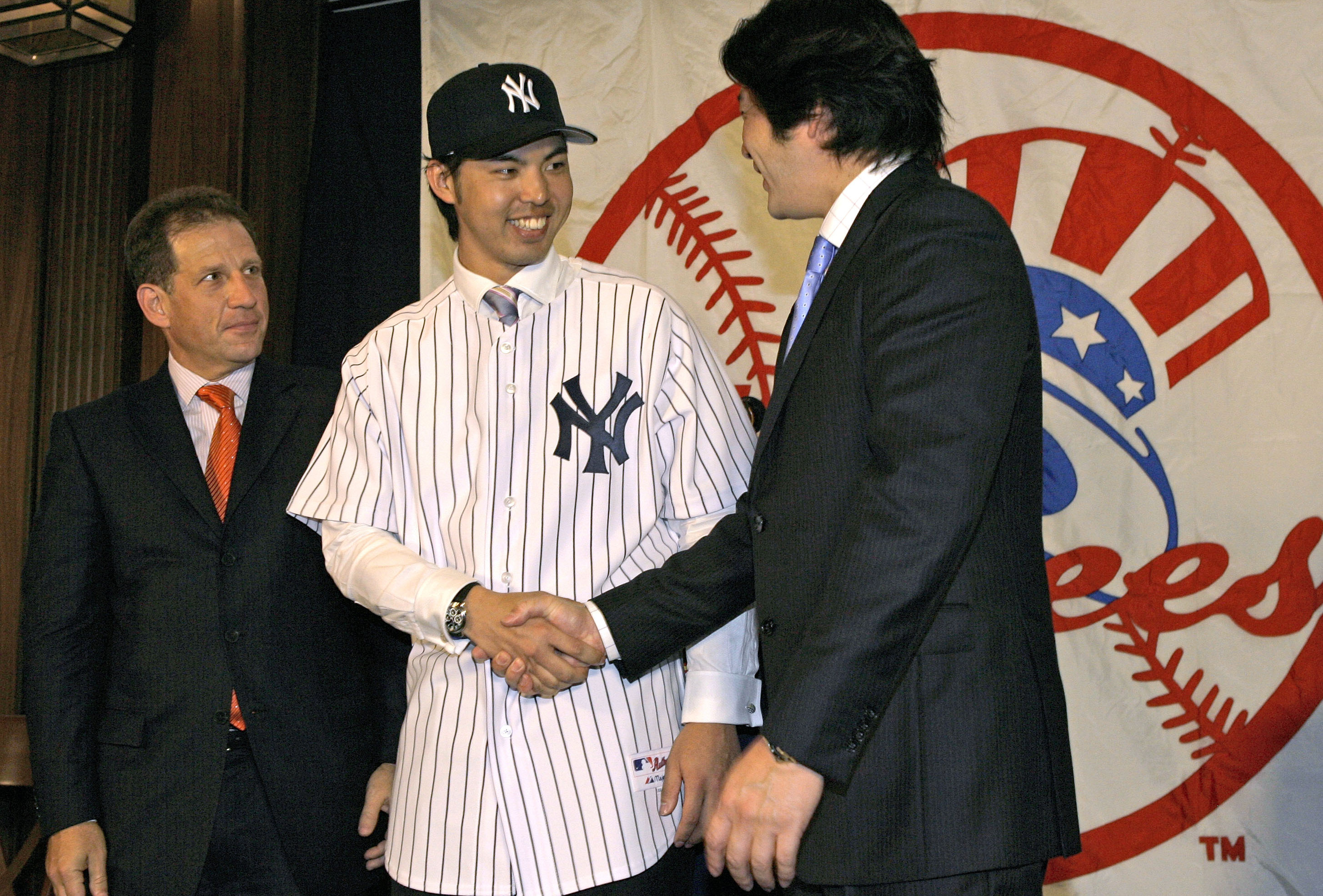 New York Yankees Rickey Henderson, left, greets Yankees relief