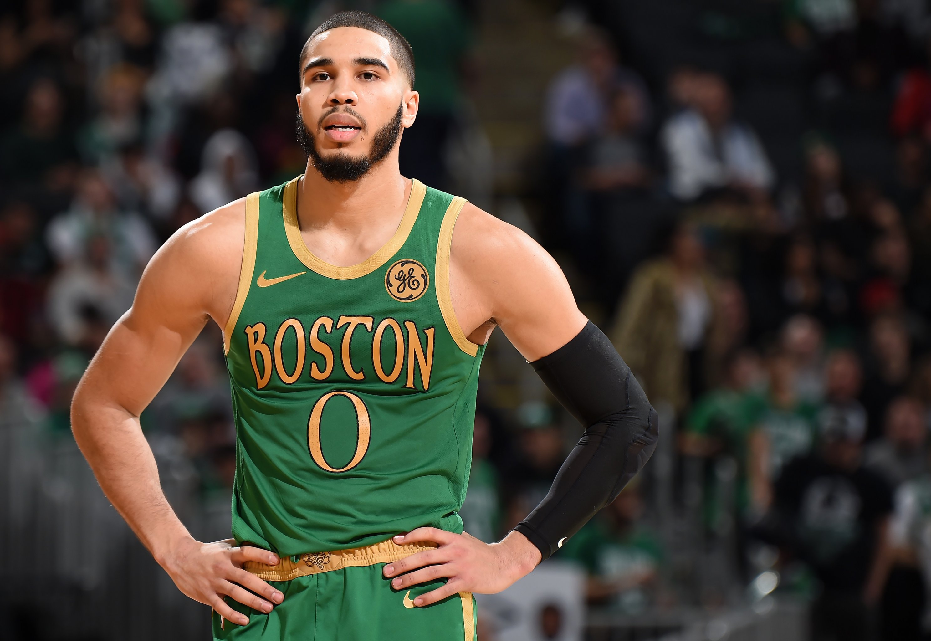 Jayson Tatum grew up a Lakers fan and idolizes Kobe. He'll be 27 when he's  in his player option year. Could he leave Boston for the Purple & Gold? :  r/lakers
