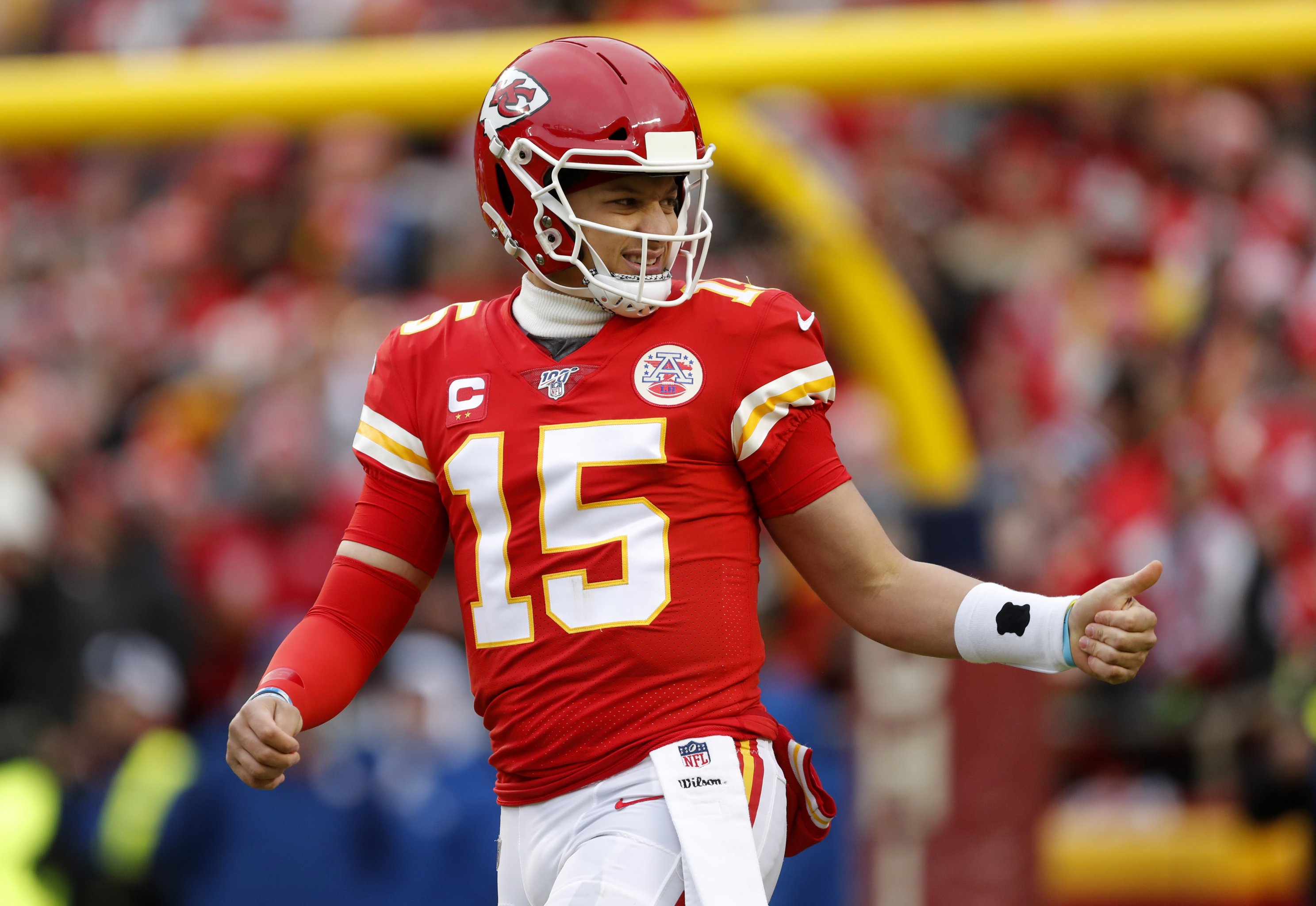 Travis Kelce takes shot at Dee Ford during Chiefs' Super Bowl rally