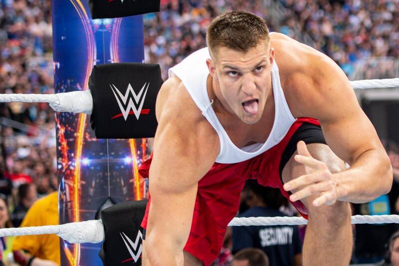 Update On How Wwe Will Use Nfl Star Rob Gronkowski On Smackdown 3 Update On How WWE Will Use NFL Star Rob Gronkowski On Smackdown 3