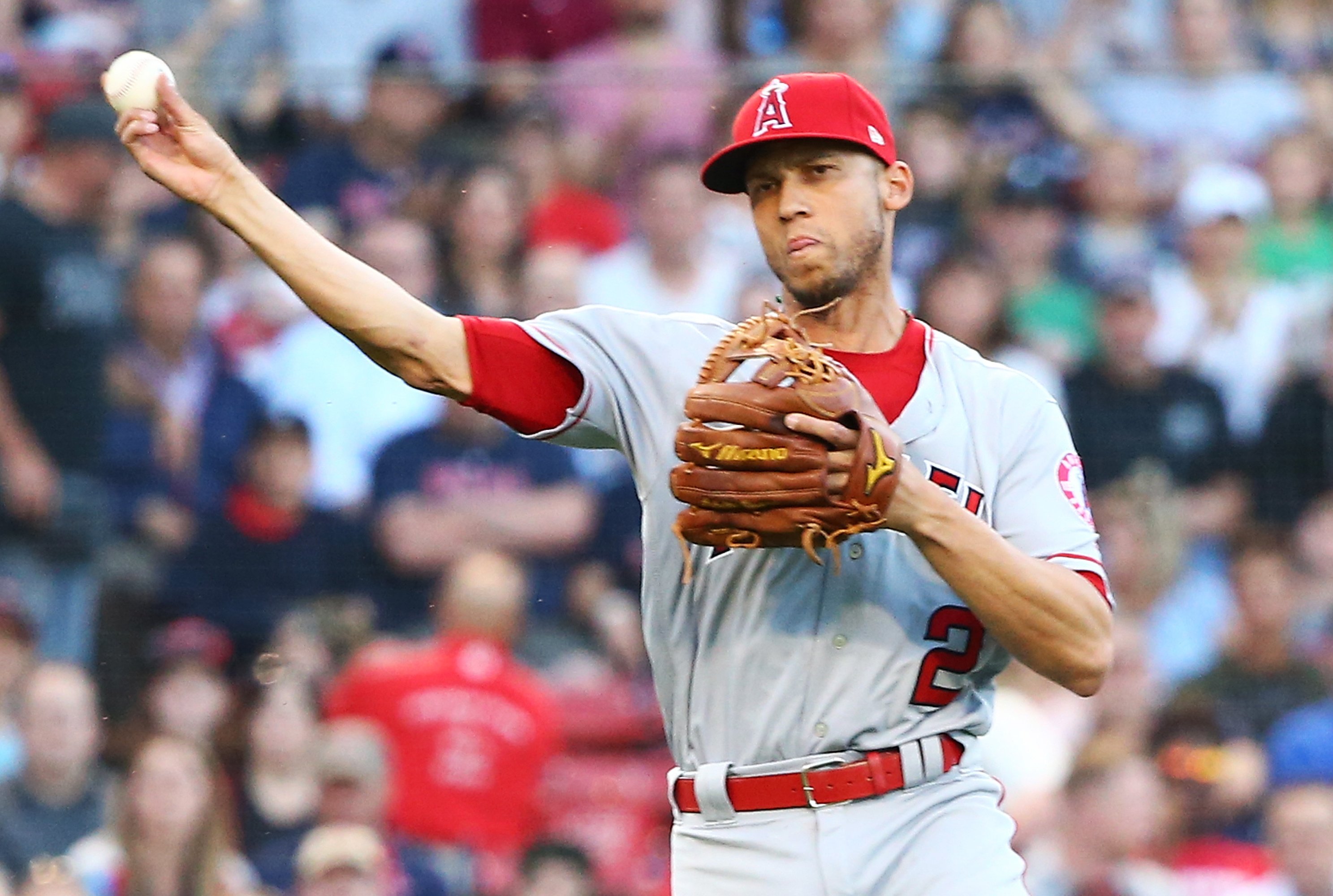 Angels' Andrelton Simmons honors Derek Jeter with his number