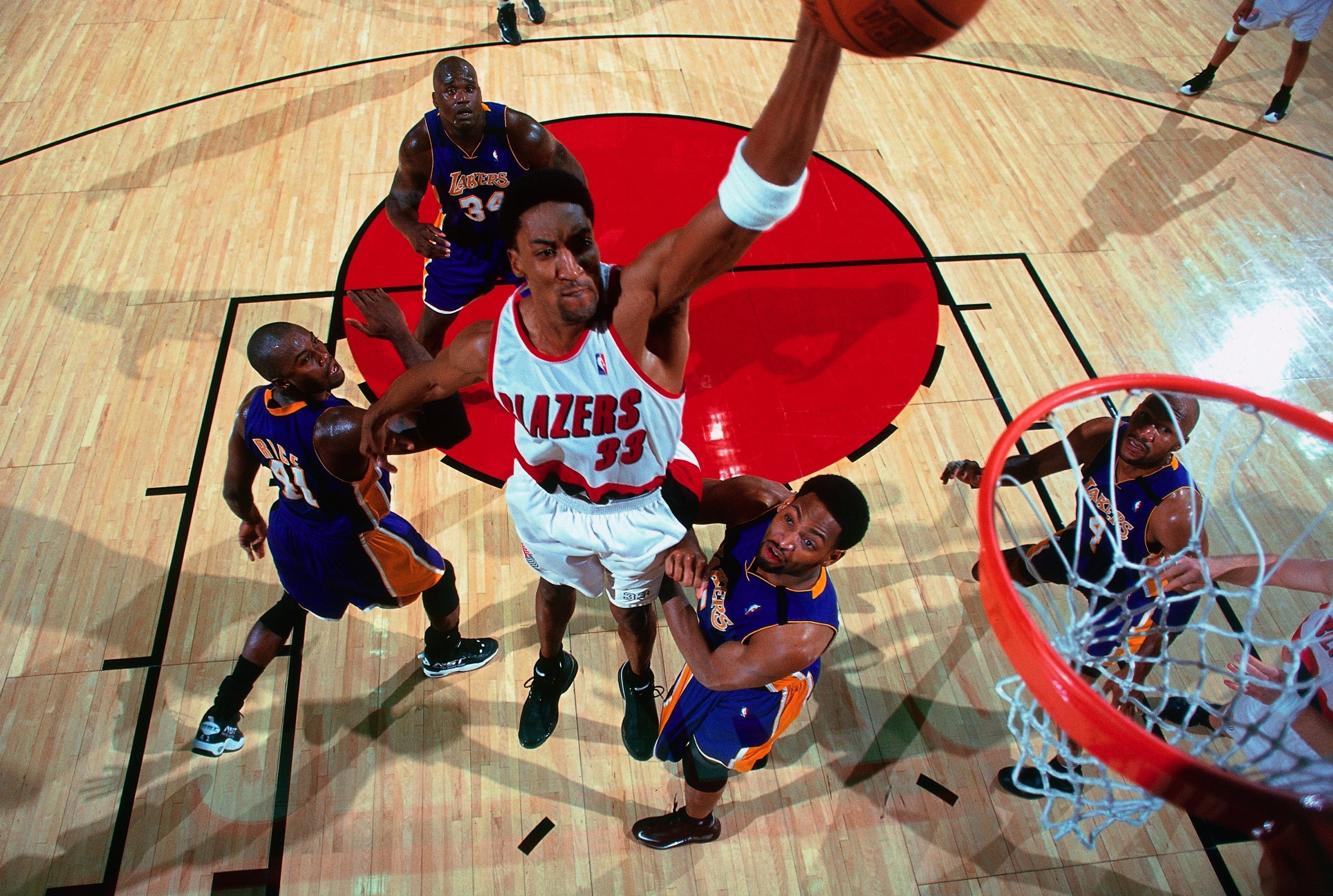 ThrowbackHoops on X: Tracy McGrady's off backboard dunk in the 2002  All-Star Game!  / X