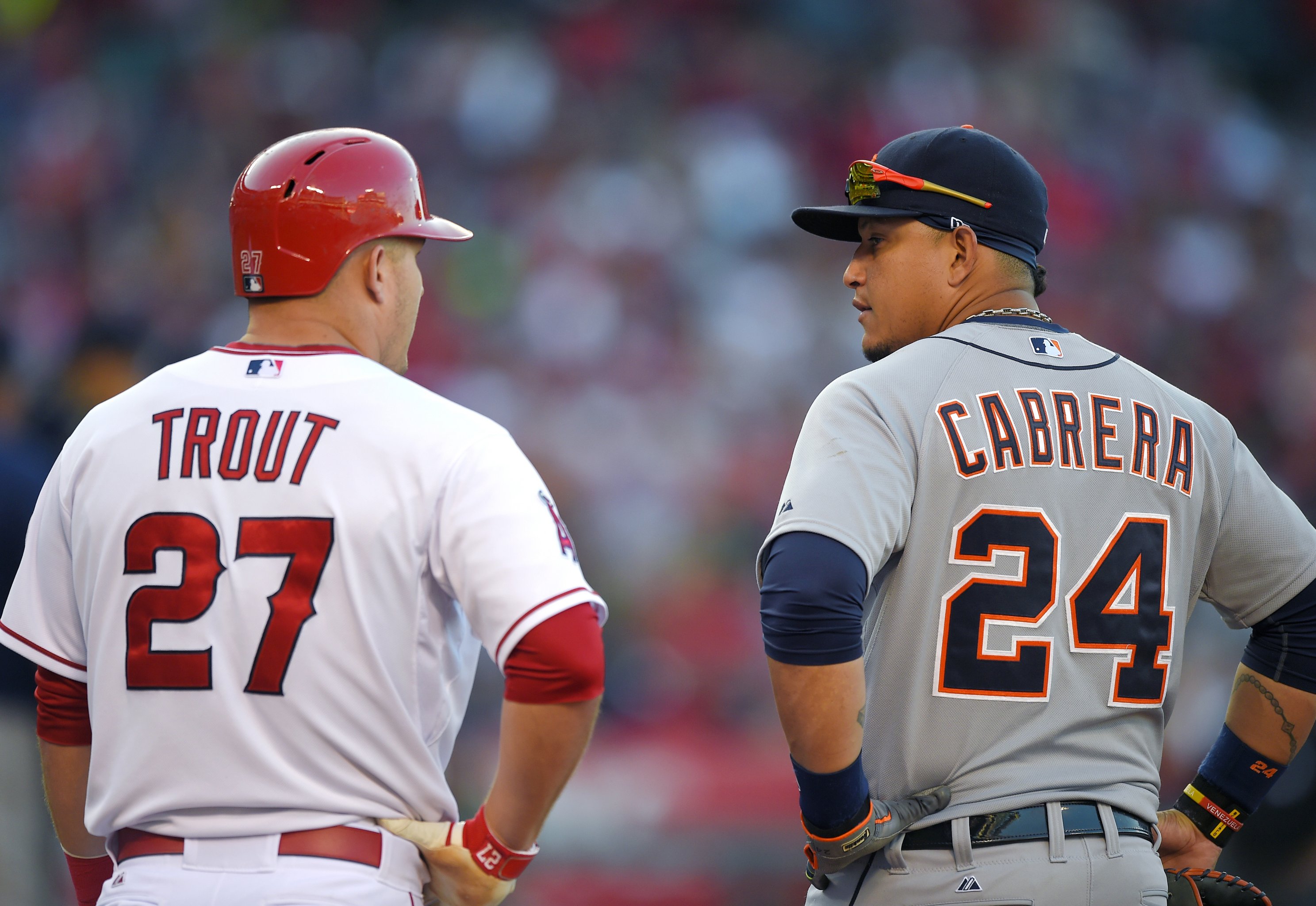 Angels' Andrelton Simmons honors Derek Jeter with his number