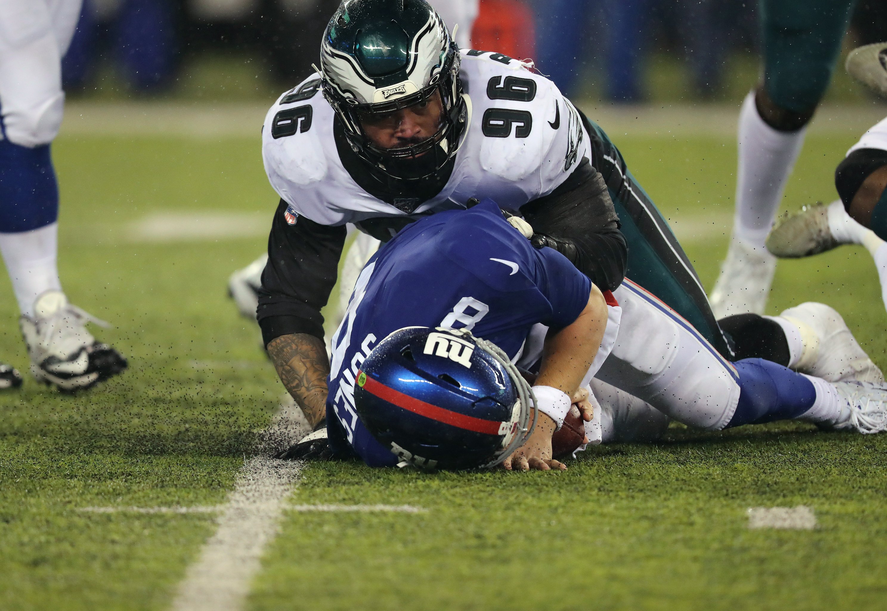 David Akers tips his cap as fellow Eagles legends chase history