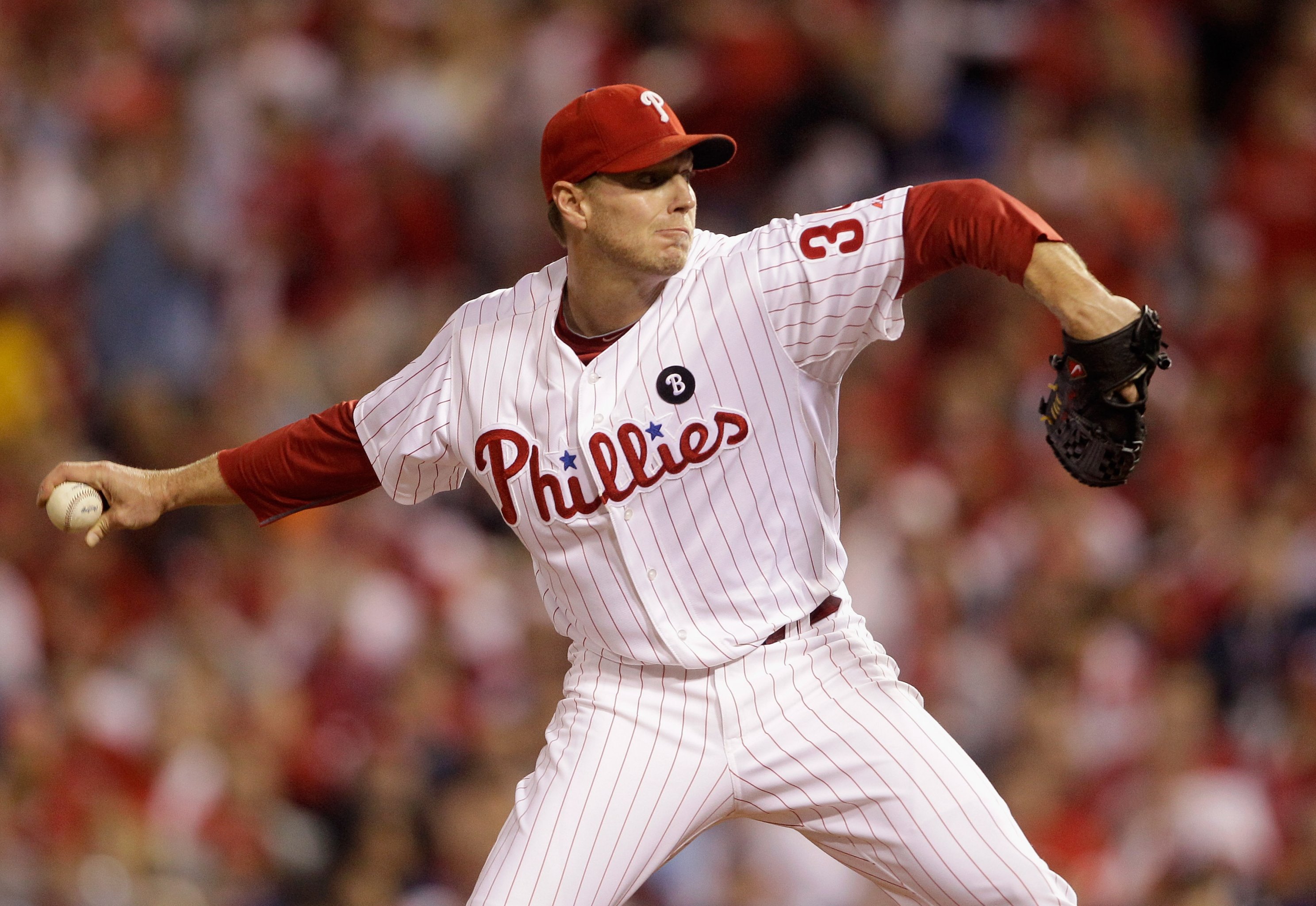 Doug Pederson threw out the first pitch for the Phillies in a Roy Halladay  jersey 