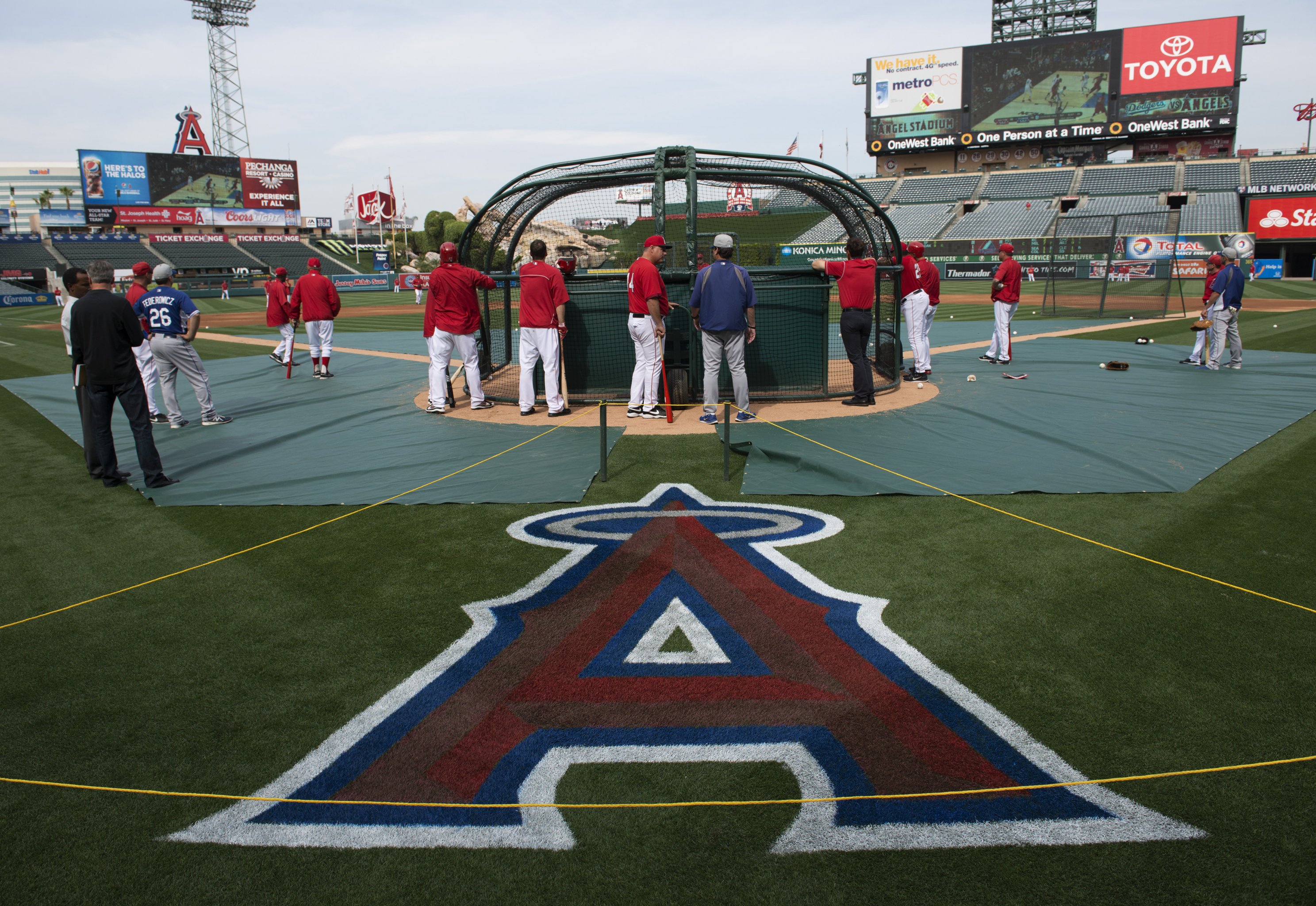 angels stadium, summer baseball game pic aesthetic