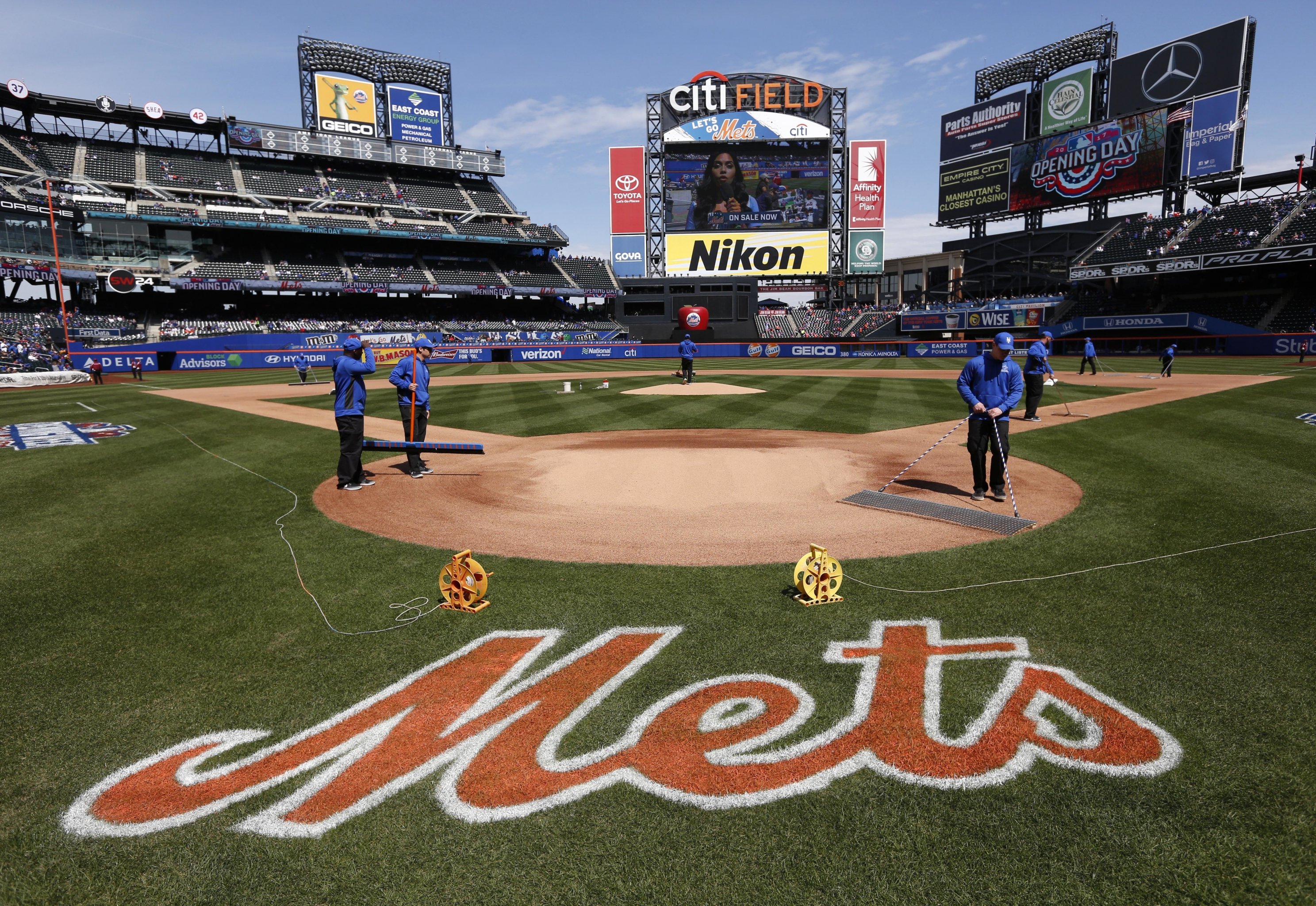 A model depicting the original design of Citi Field which had a retractable  roof. : r/baseball