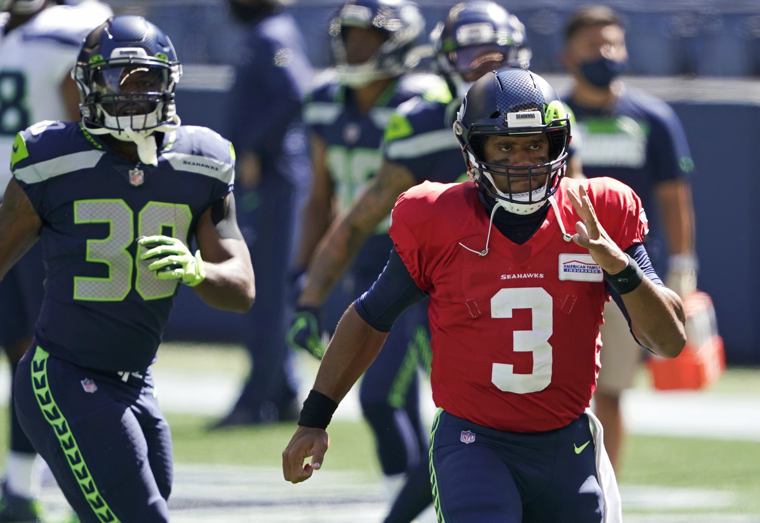 Denver Broncos: Add sideline spat to Russell Wilson's lost season