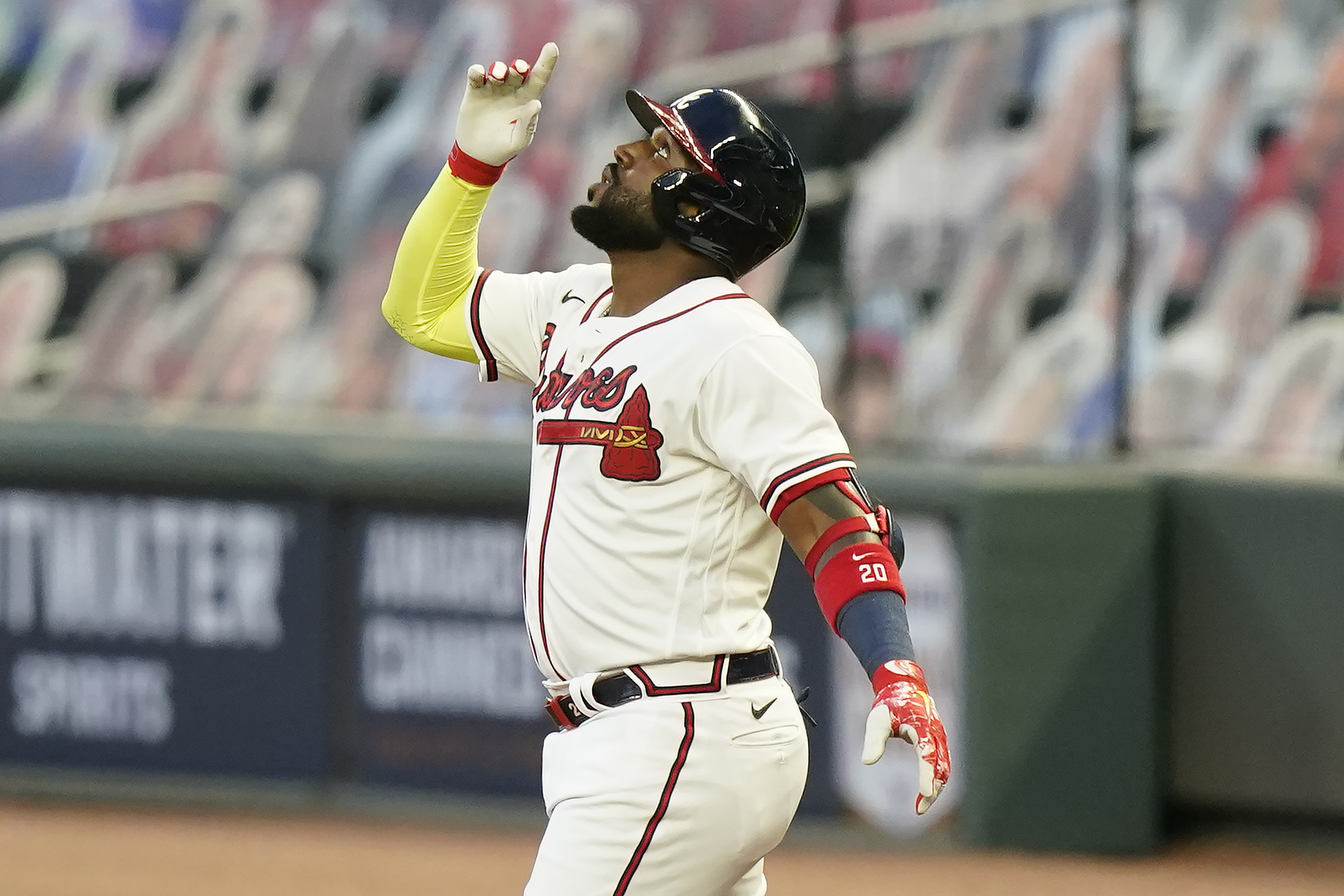 Marcell Ozuna wins Gold Glove, 11/09/2017