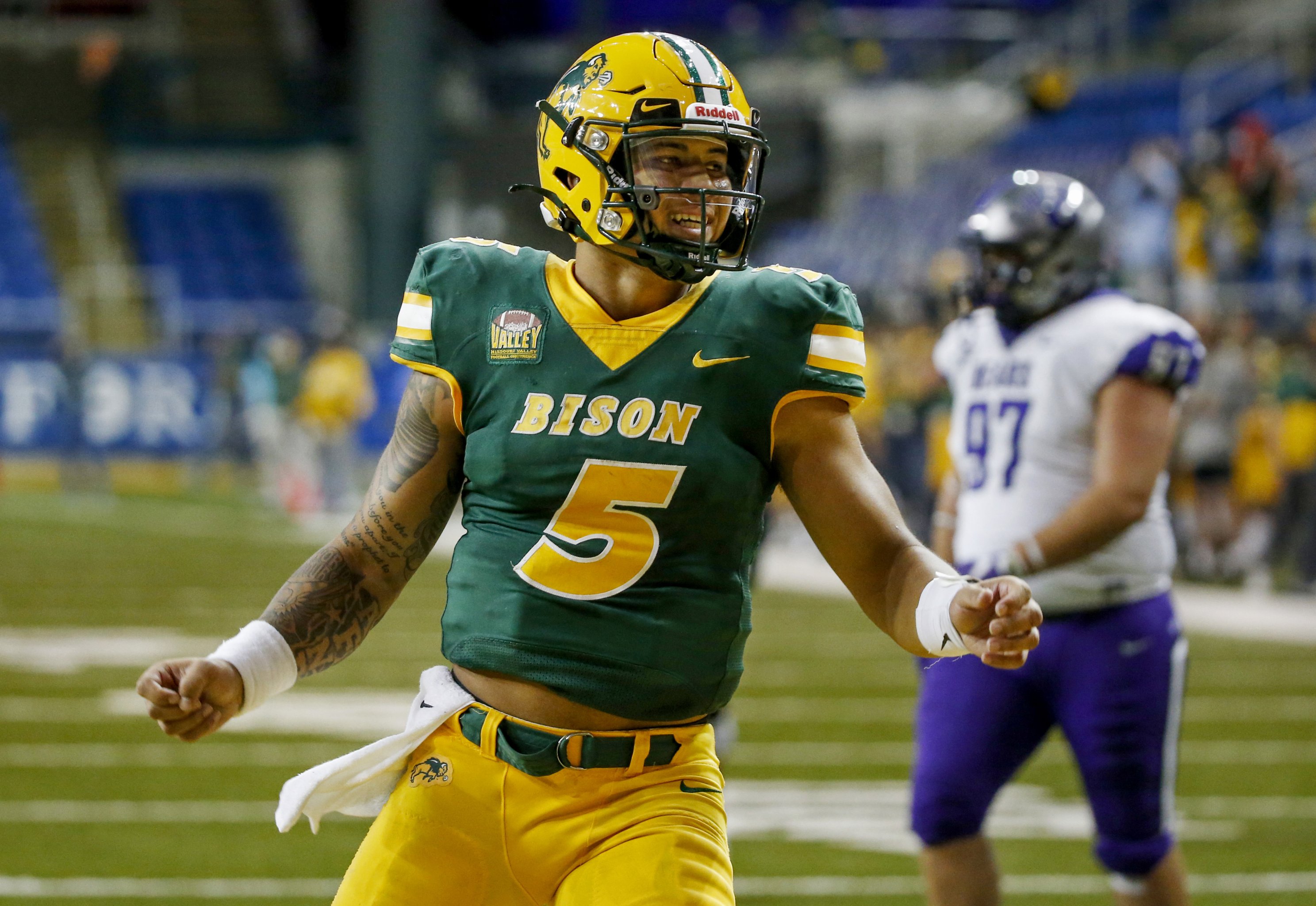 Ranking The Top 10 Quarterbacks Eligible For The 2021 Nfl Draft Bleacher Report Latest News Videos And Highlights