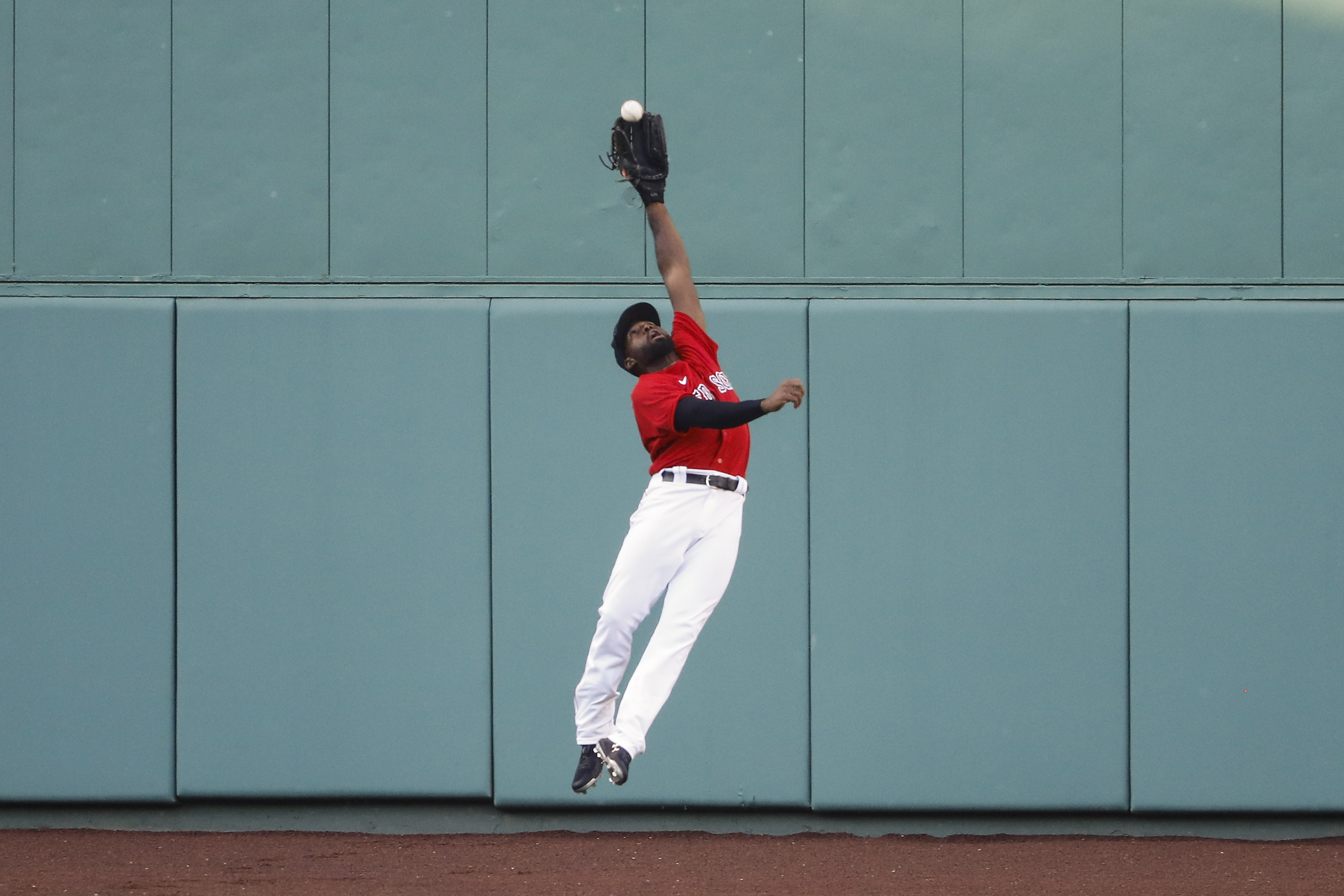 Boston Red Sox rumors: Jackie Bradley Jr. has been 'approached' by team  about returning in 2021 'and beyond' (report) 