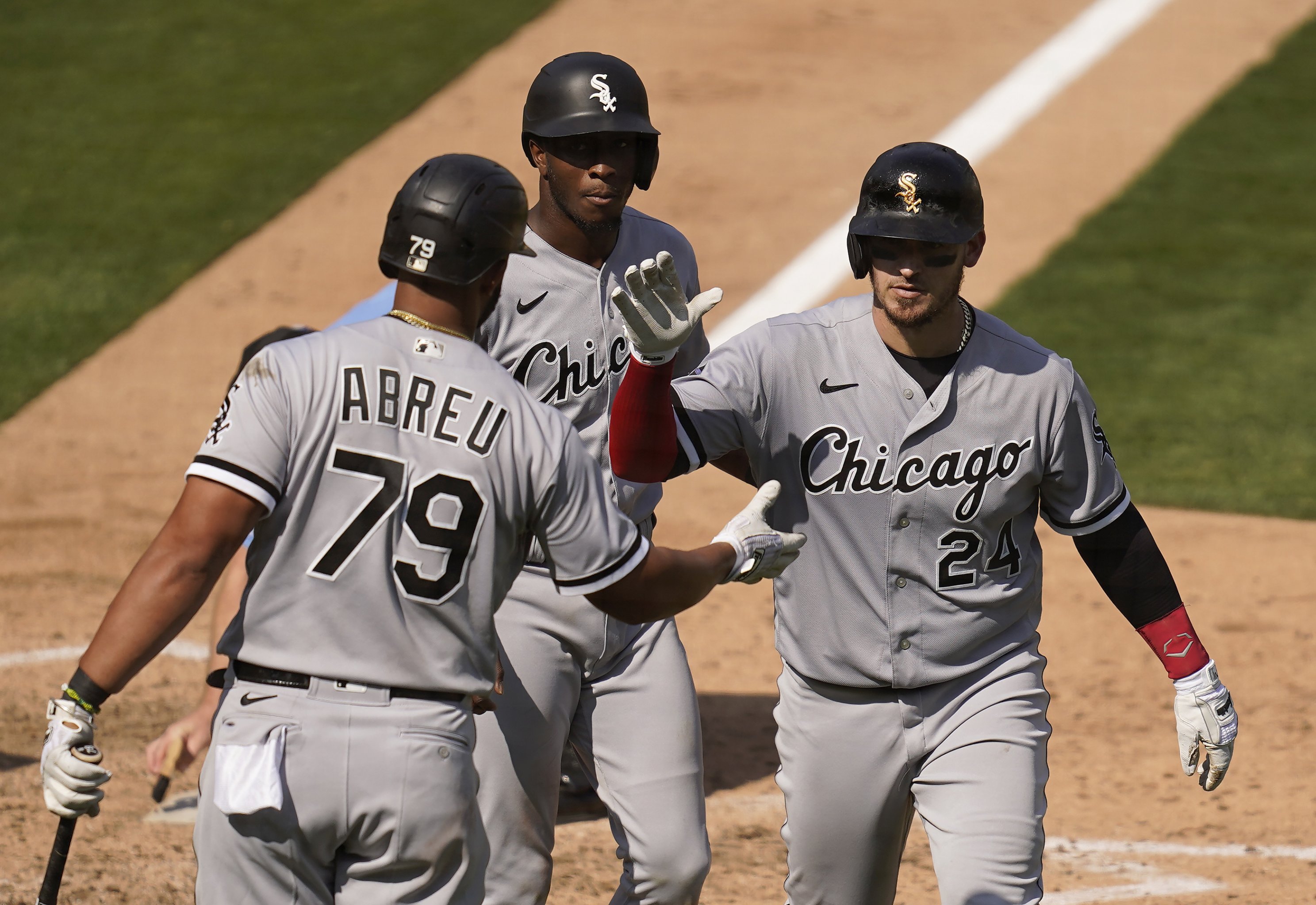 Column: Chicago White Sox trying to ignore Mike Clevinger saga