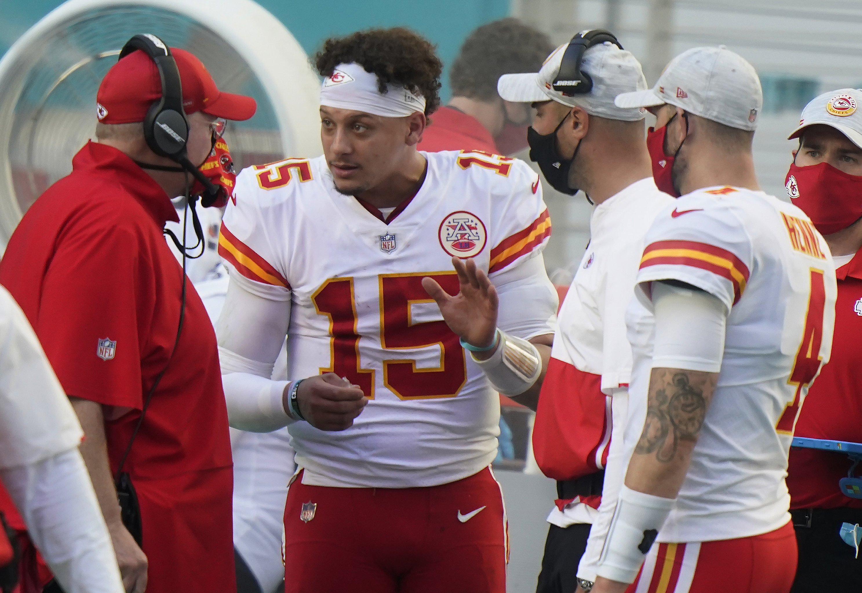 NFL picks, predictions against spread: Chiefs crush Steelers, Cowboys  survive 49ers in wild-card playoffs